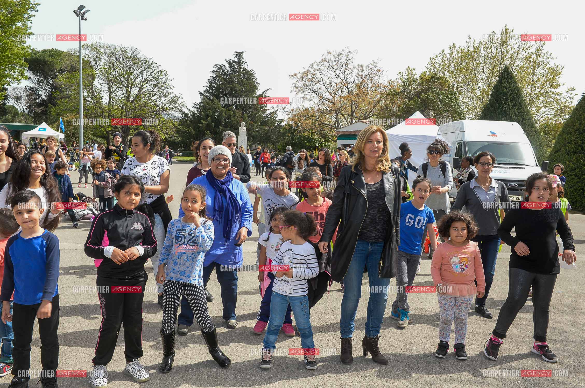 Valérie Trierweiler fait la chasse aux œufs de Pâques solidaire du secours Pop 13. Valérie a passé toute l'après-midi auprès des enfants du Secours Pop à Marseille au Parc Longchamp.