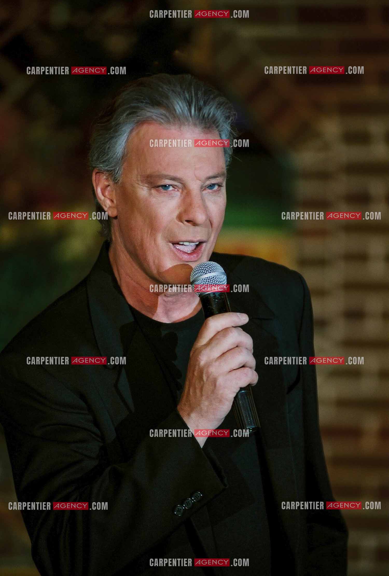 Le chanteur Herbert Léonard lors d'un Gala en 2004.    ( Exclusif )