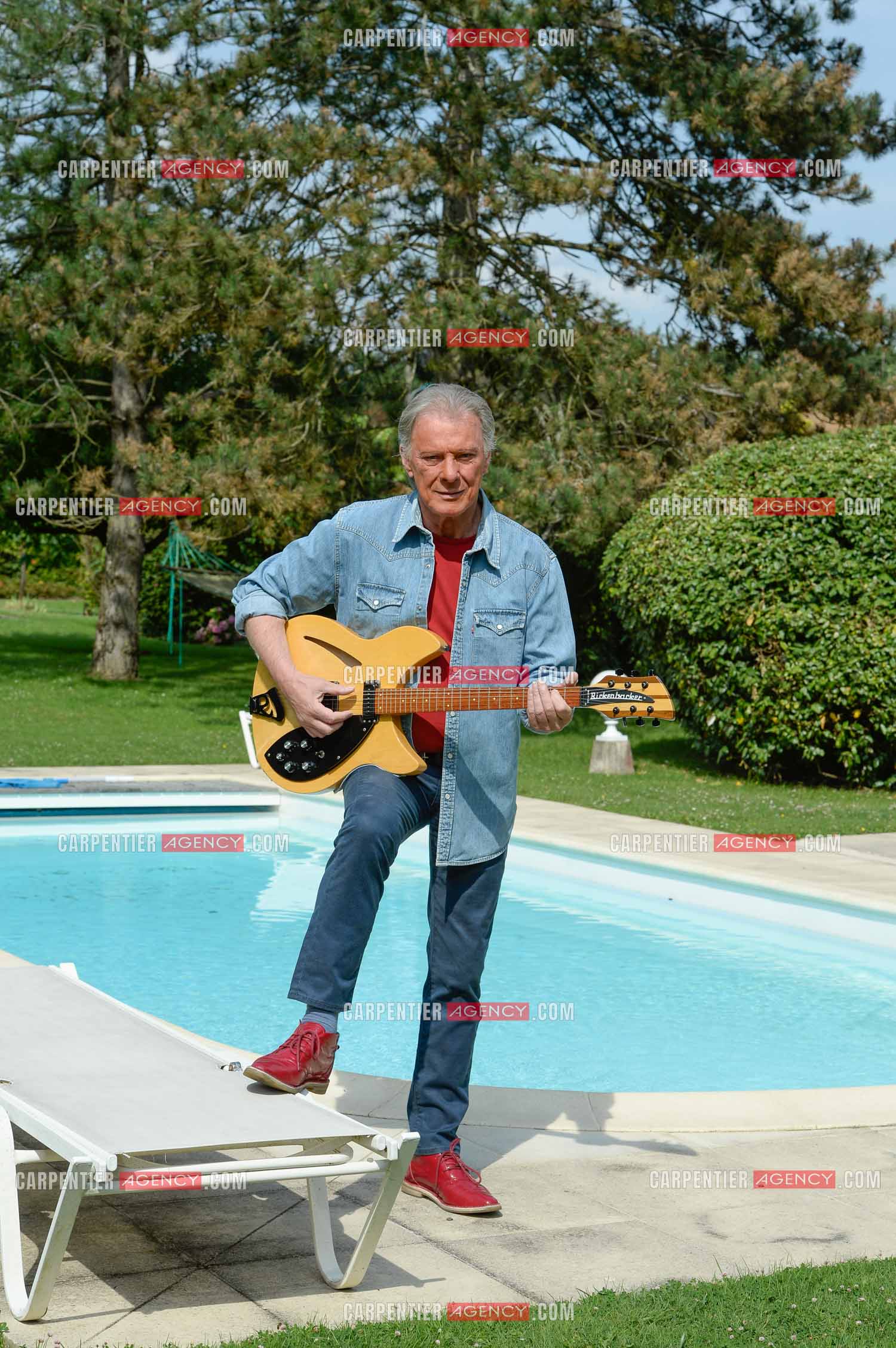 Le chanteur Herbert Léonard chez lui a Barbizon.    ( Exclusif )