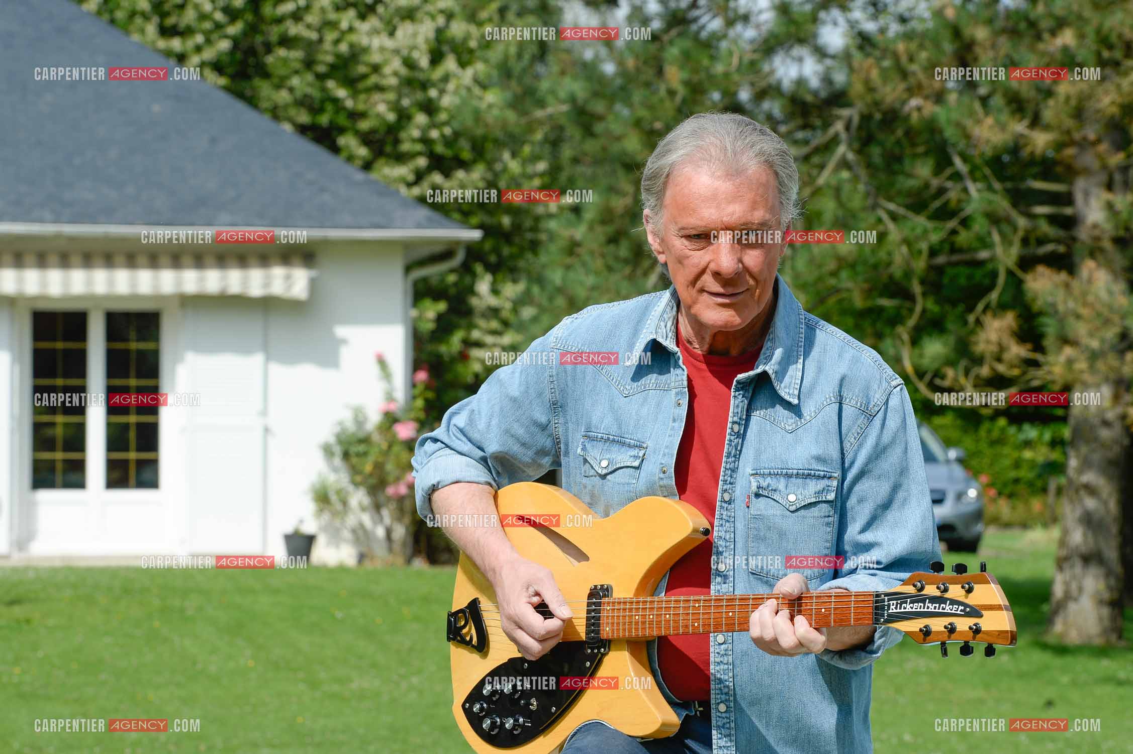 Le chanteur Herbert Léonard chez lui a Barbizon.    ( Exclusif )