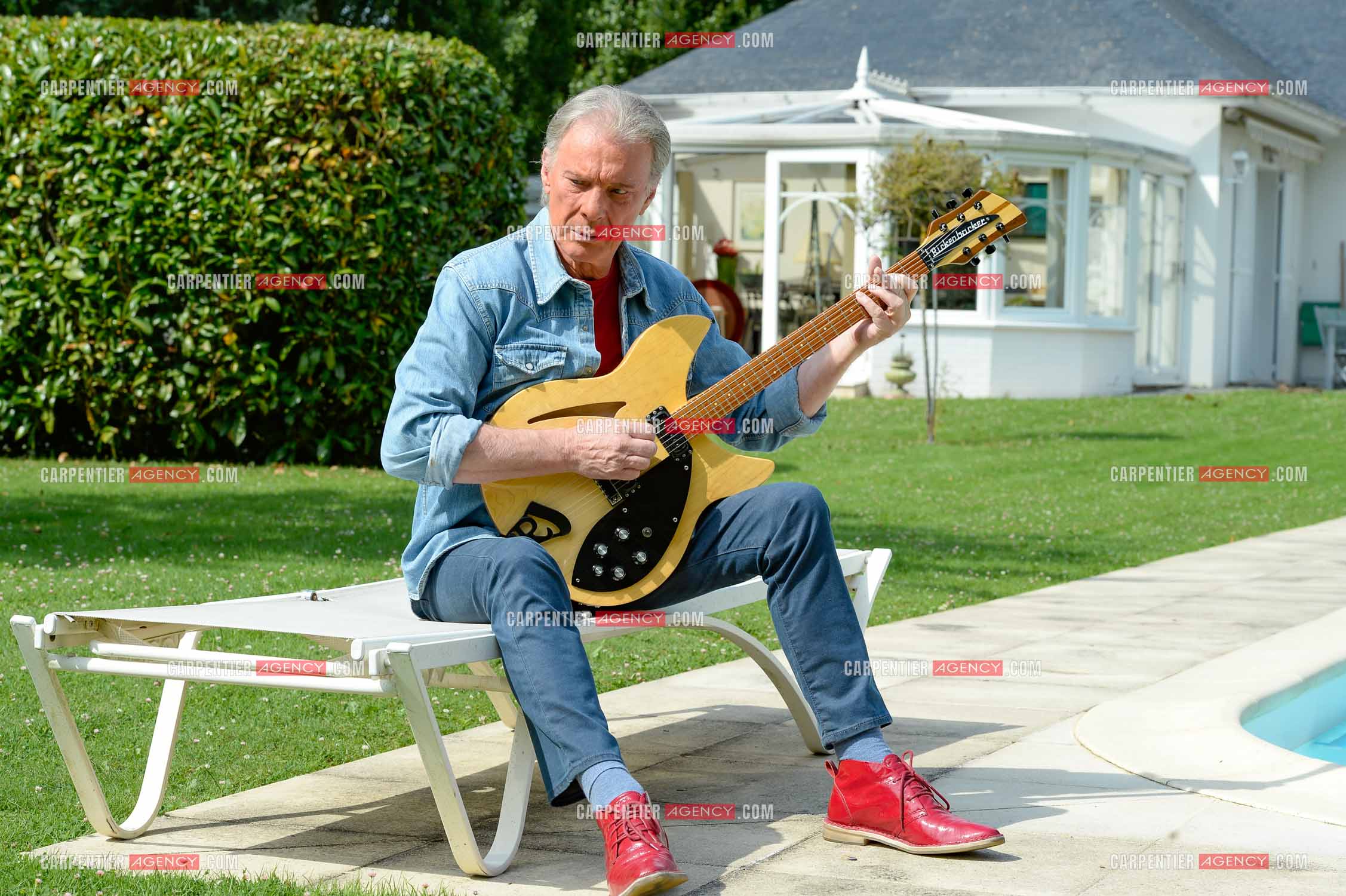 Le chanteur Herbert Léonard chez lui a Barbizon.    ( Exclusif )