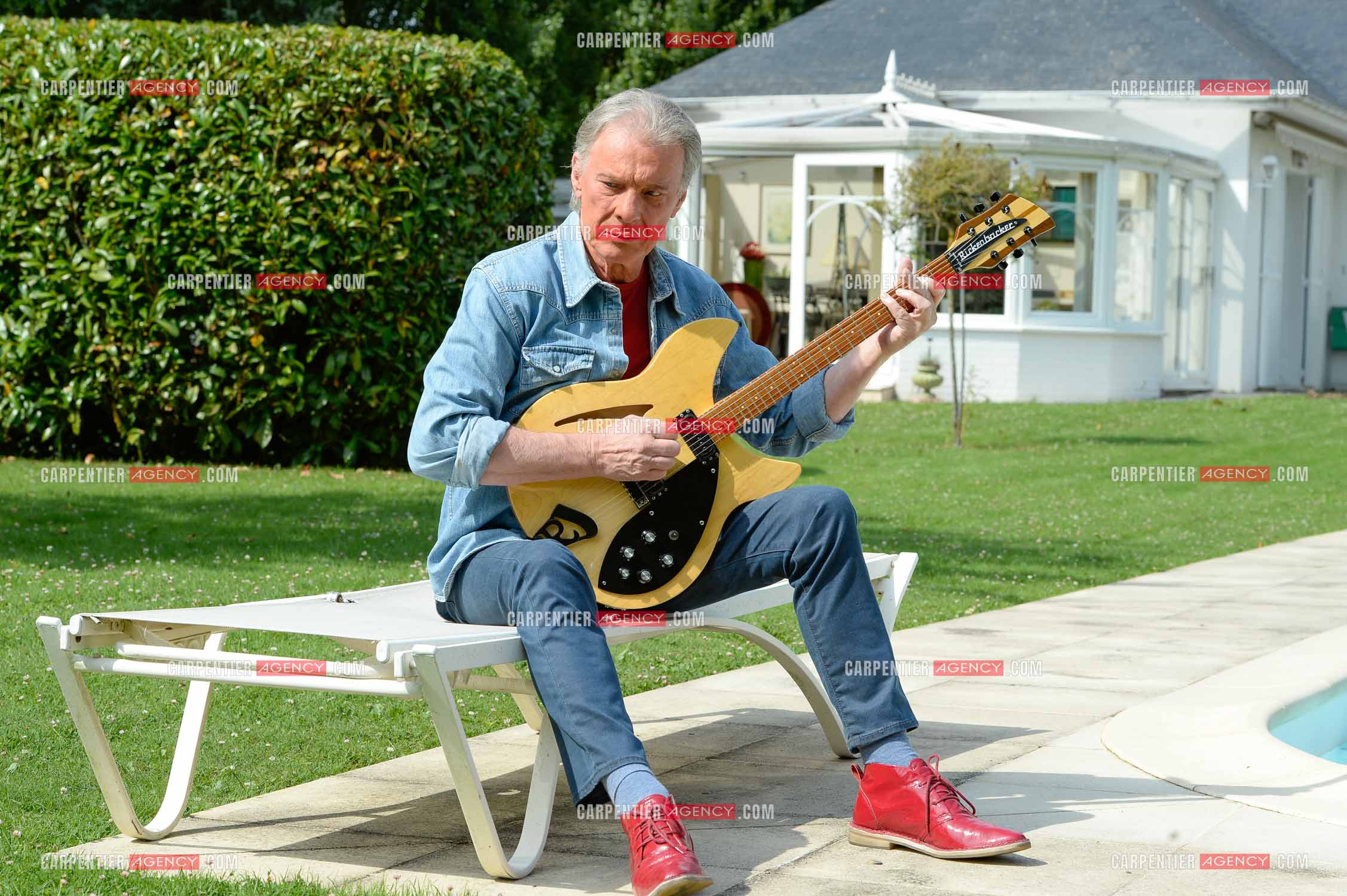 Le chanteur Herbert Léonard chez lui a Barbizon.    ( Exclusif )