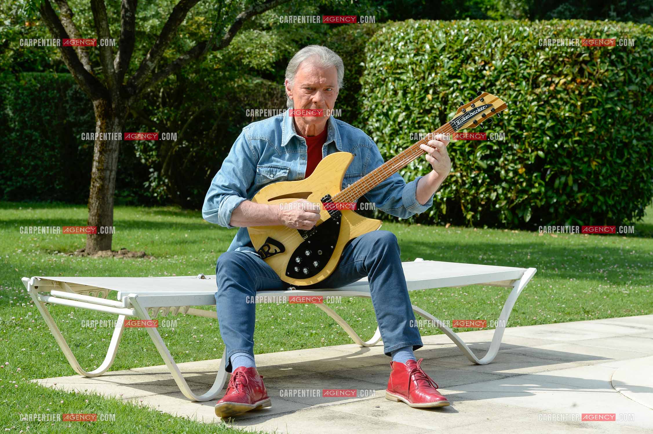 Le chanteur Herbert Léonard chez lui a Barbizon.    ( Exclusif )