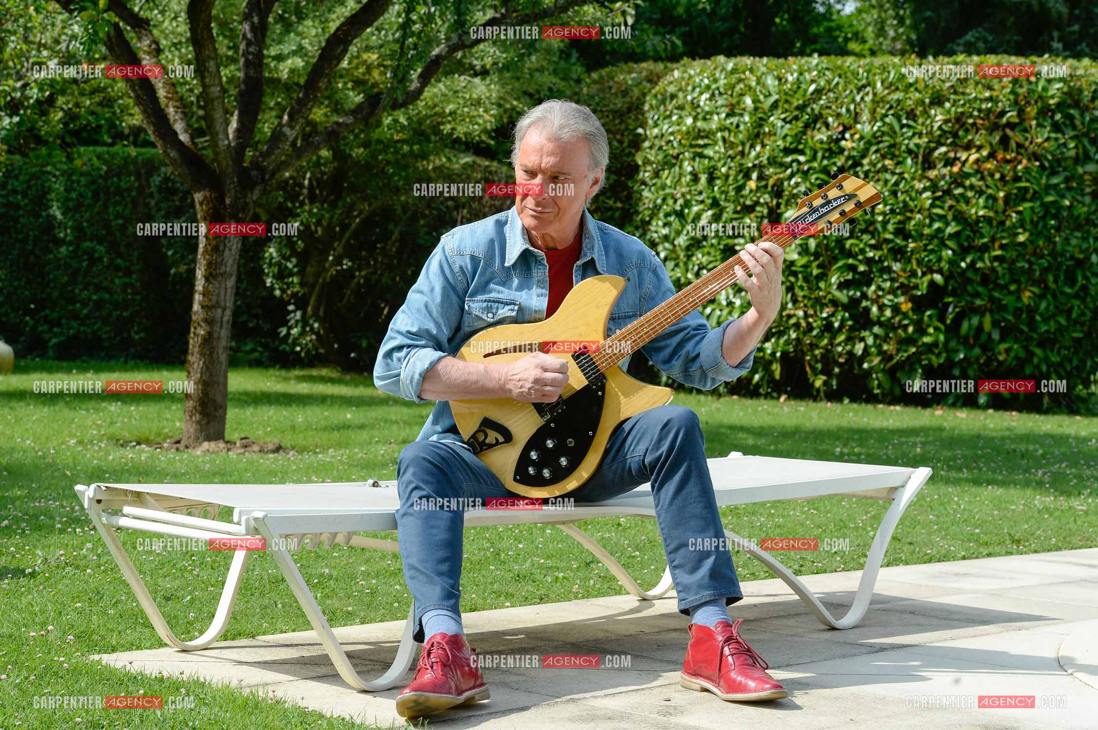 Le chanteur Herbert Léonard chez lui a Barbizon.    ( Exclusif )
