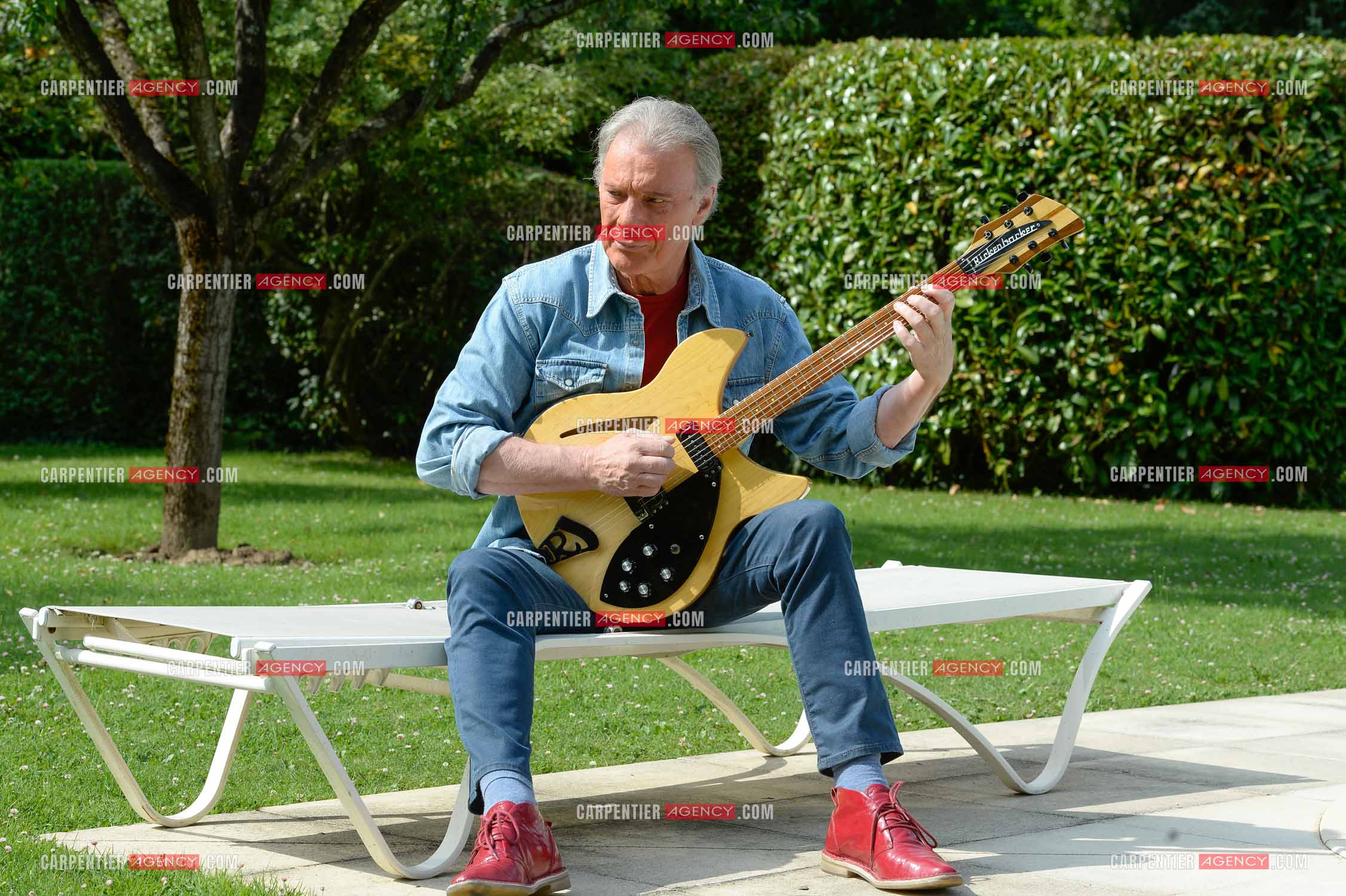 Le chanteur Herbert Léonard chez lui a Barbizon.    ( Exclusif )