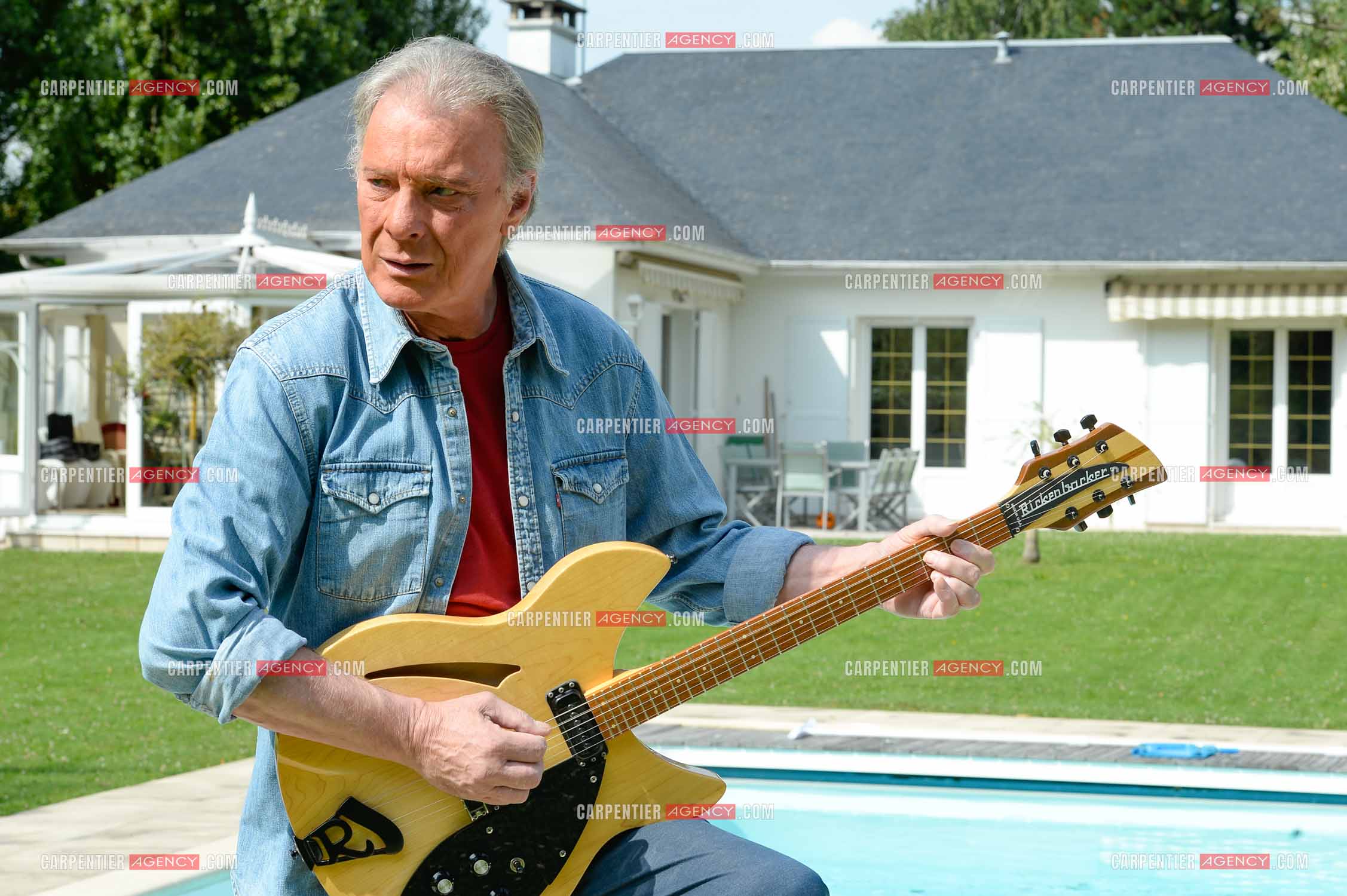 Le chanteur Herbert Léonard chez lui a Barbizon.    ( Exclusif )