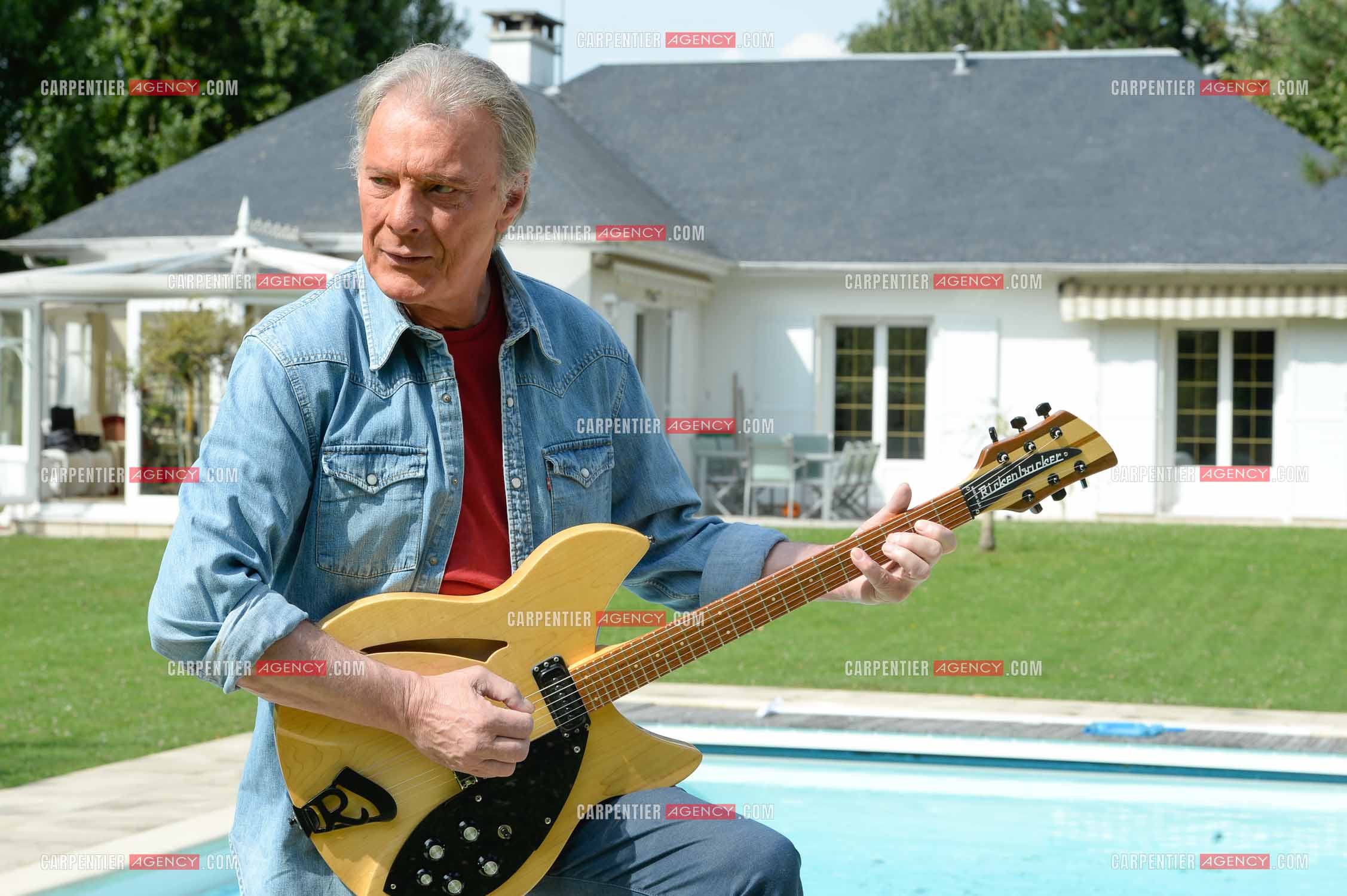 Le chanteur Herbert Léonard chez lui a Barbizon.    ( Exclusif )