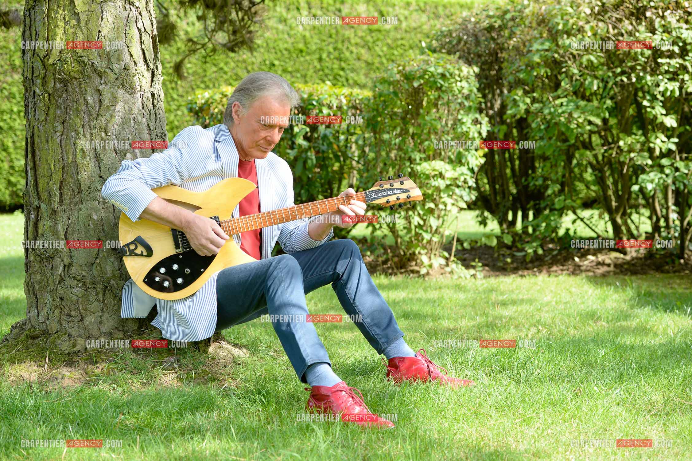 Le chanteur Herbert Léonard chez lui a Barbizon.    ( Exclusif )