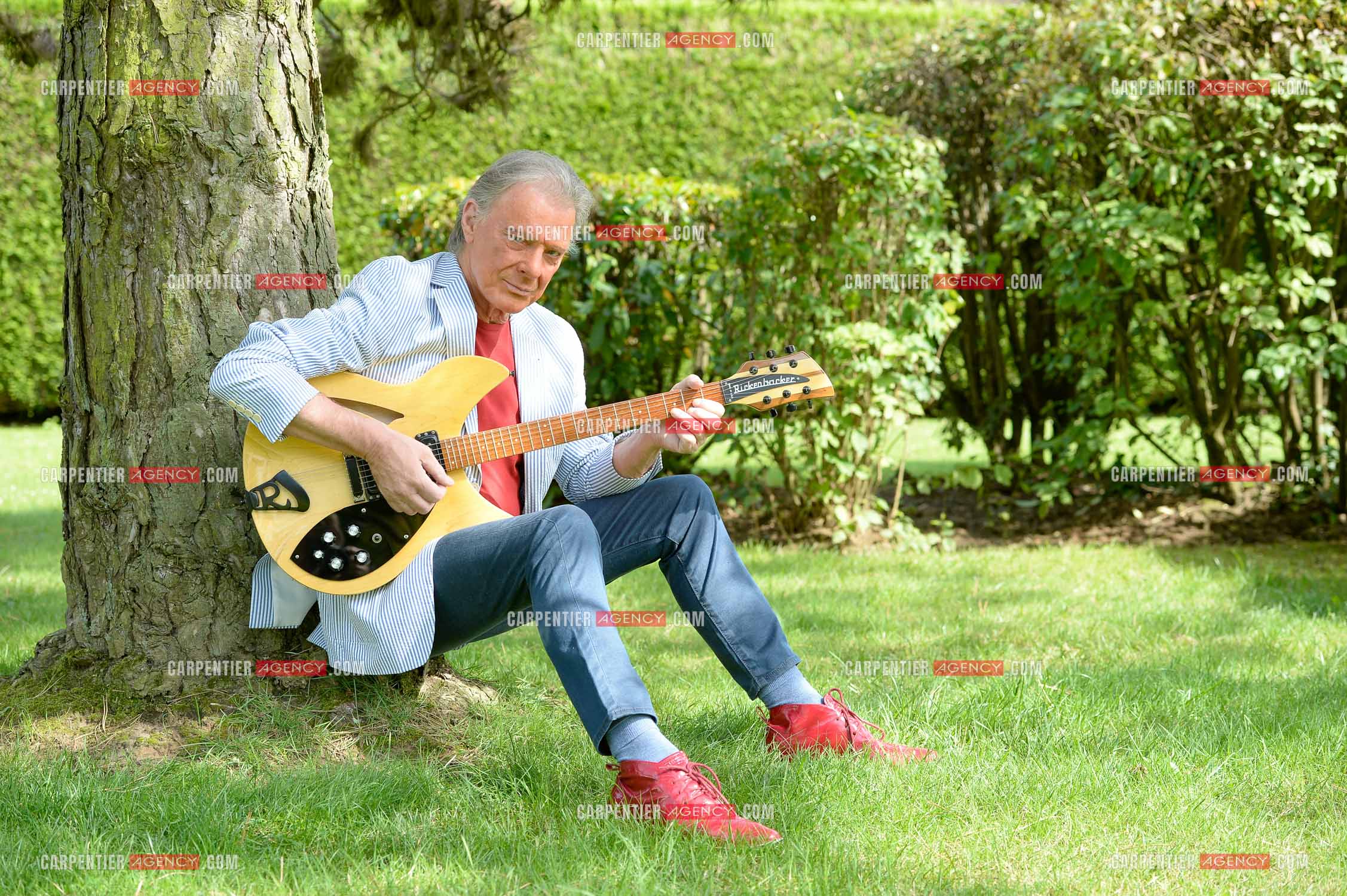 Le chanteur Herbert Léonard chez lui a Barbizon.    ( Exclusif )