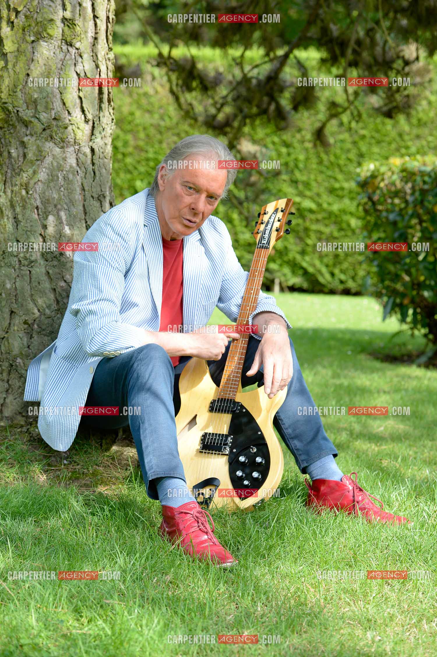 Le chanteur Herbert Léonard chez lui a Barbizon.    ( Exclusif )