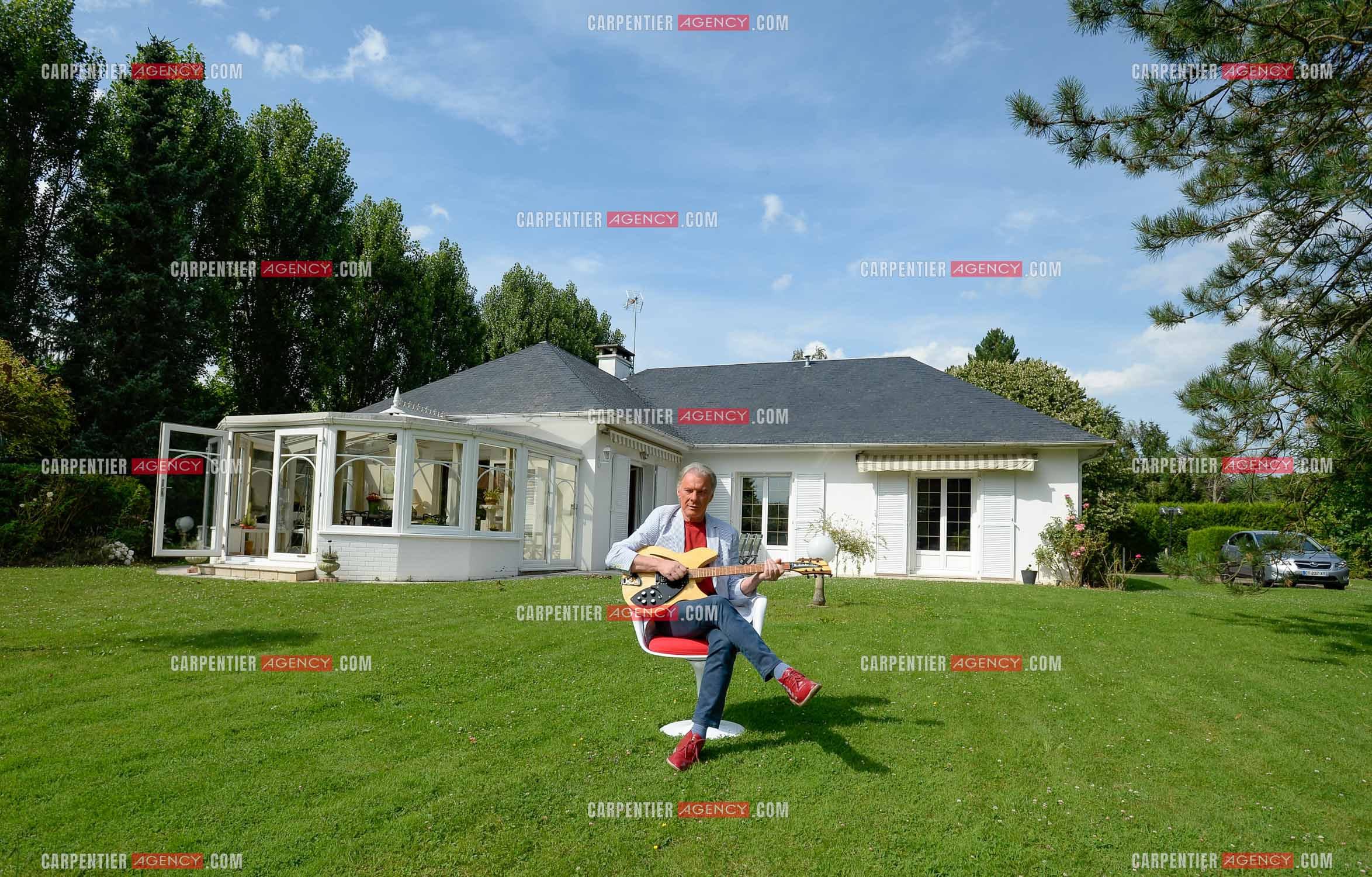 Le chanteur Herbert Léonard chez lui a Barbizon.    ( Exclusif )