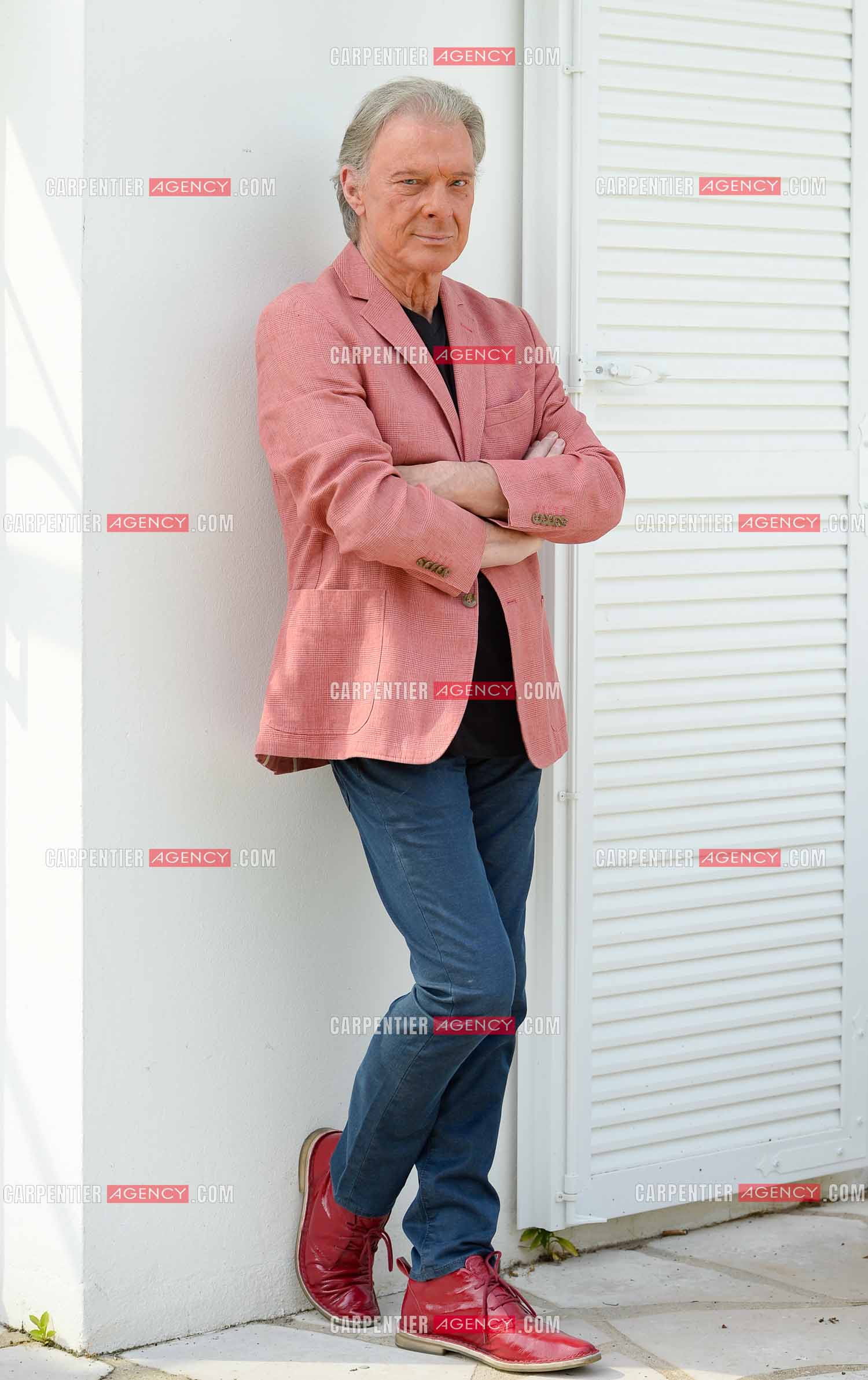 Le chanteur Herbert Léonard chez lui a Barbizon.    ( Exclusif )