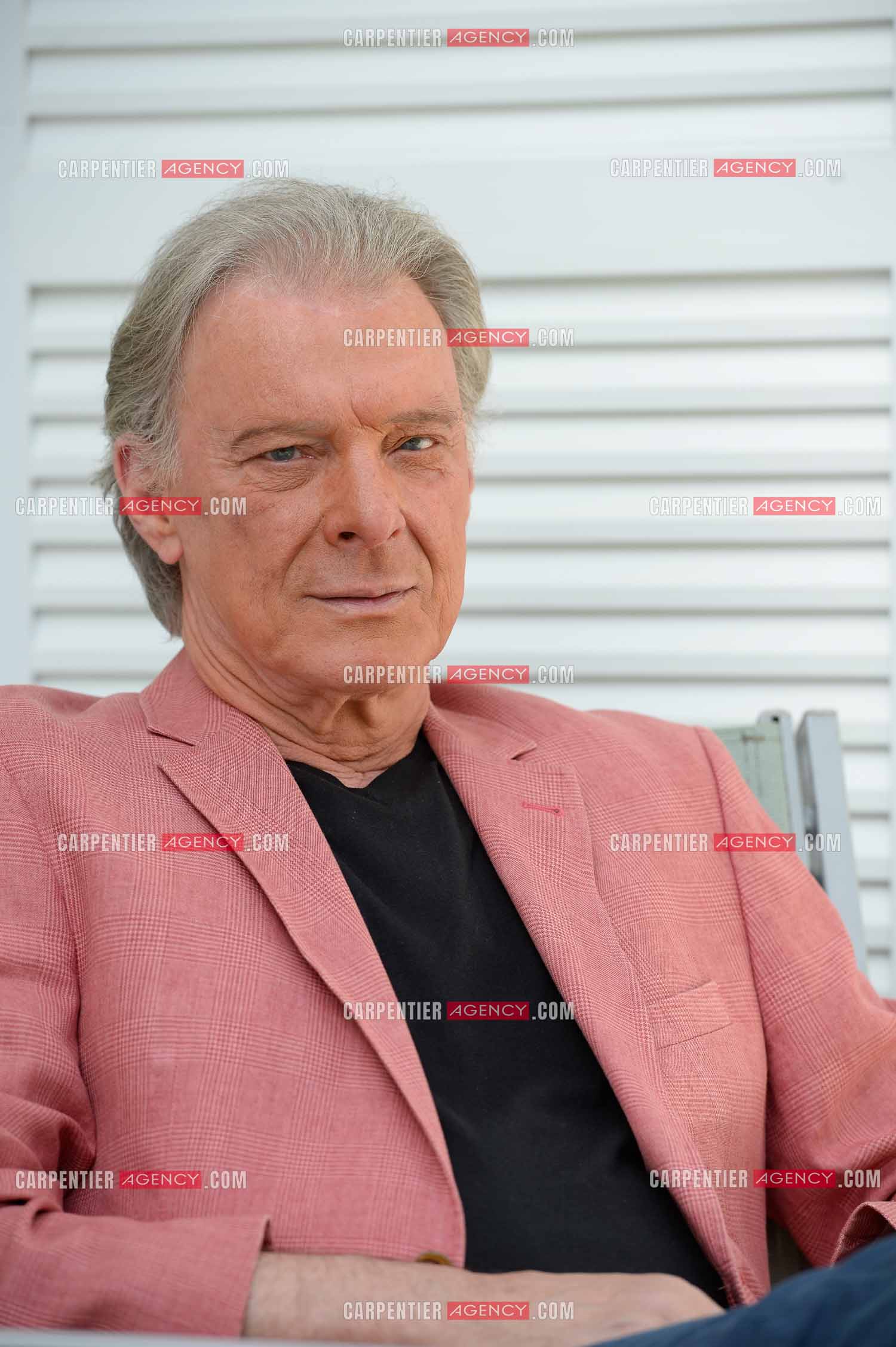 Le chanteur Herbert Léonard chez lui a Barbizon.    ( Exclusif )