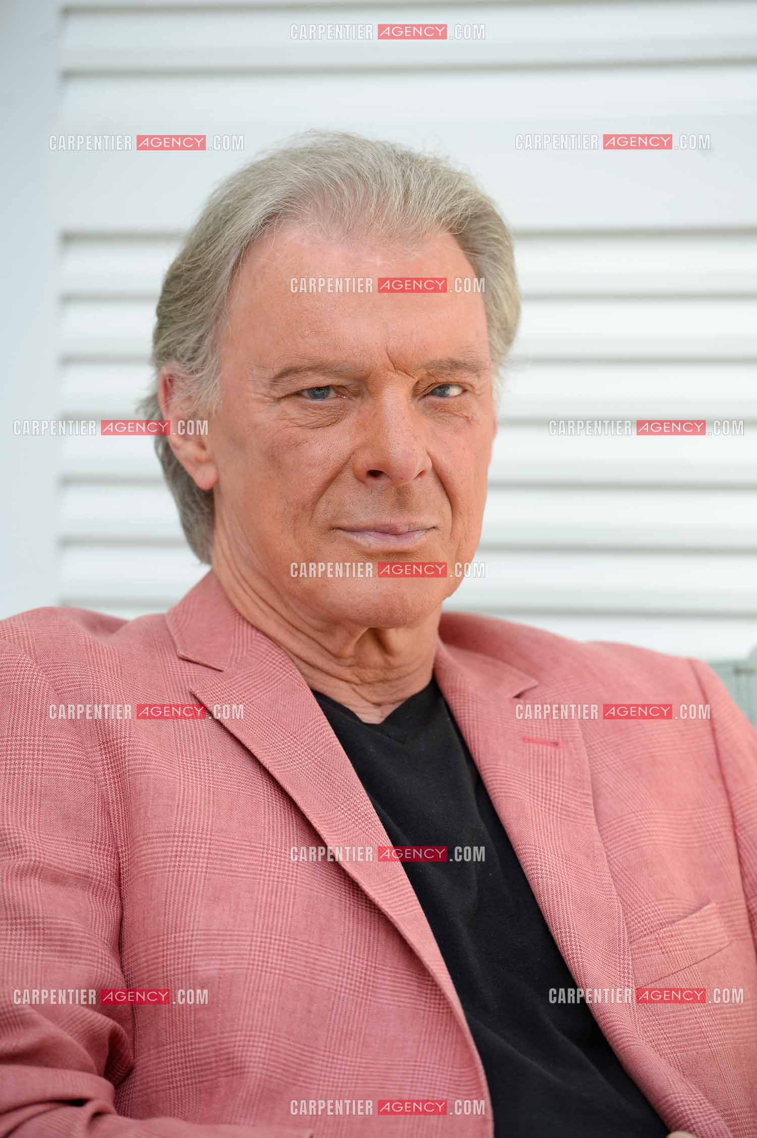 Le chanteur Herbert Léonard chez lui a Barbizon.    ( Exclusif )