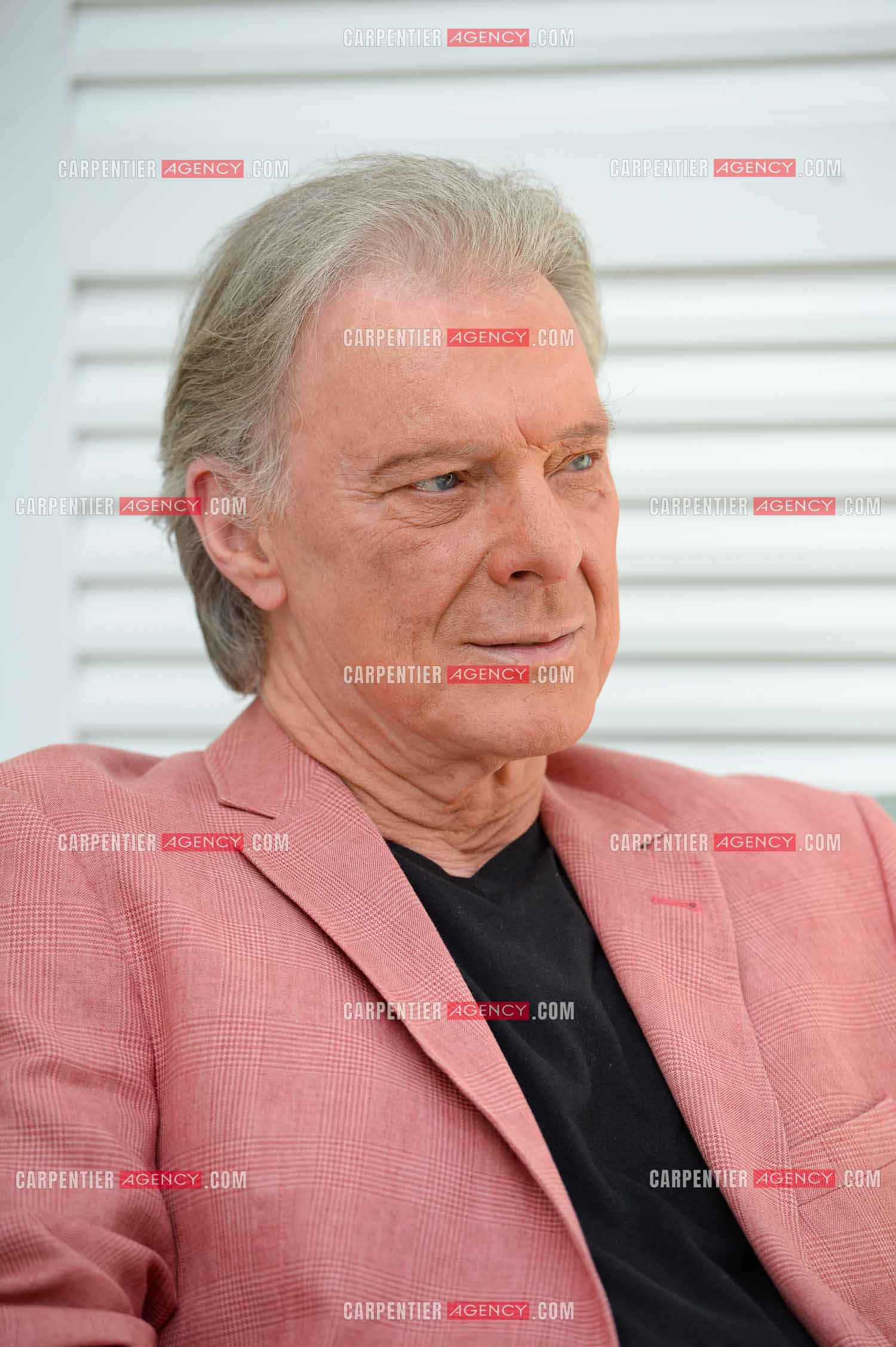 Le chanteur Herbert Léonard chez lui a Barbizon.    ( Exclusif )