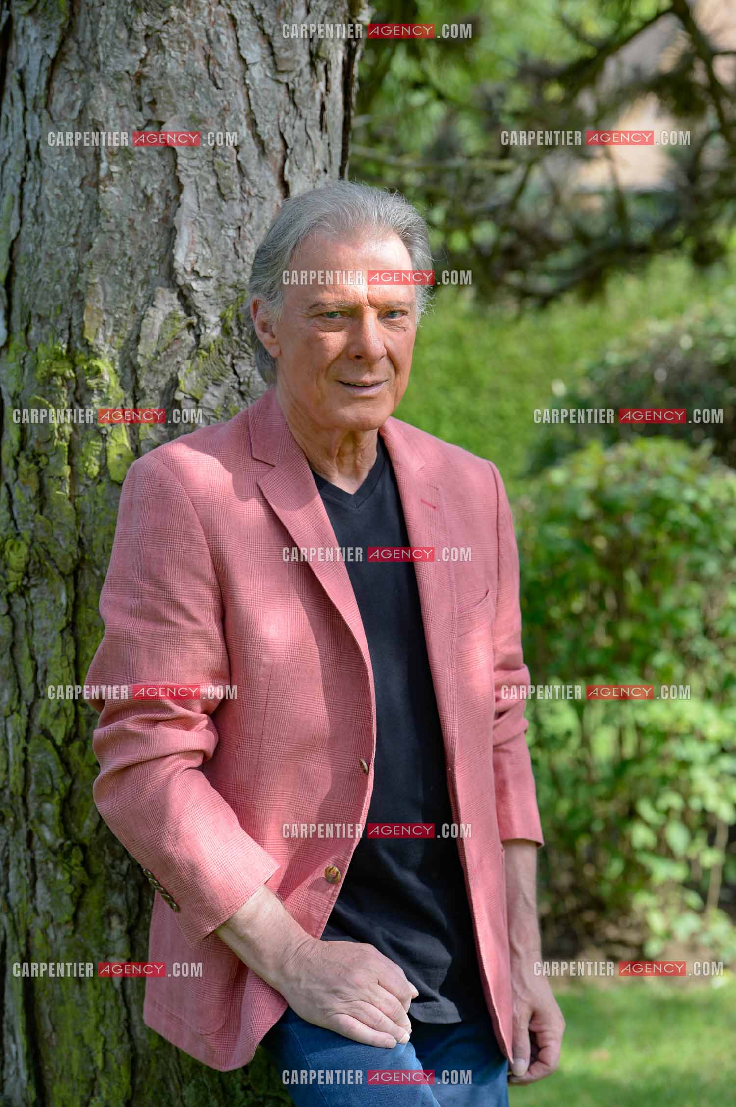 Le chanteur Herbert Léonard chez lui a Barbizon.    ( Exclusif )