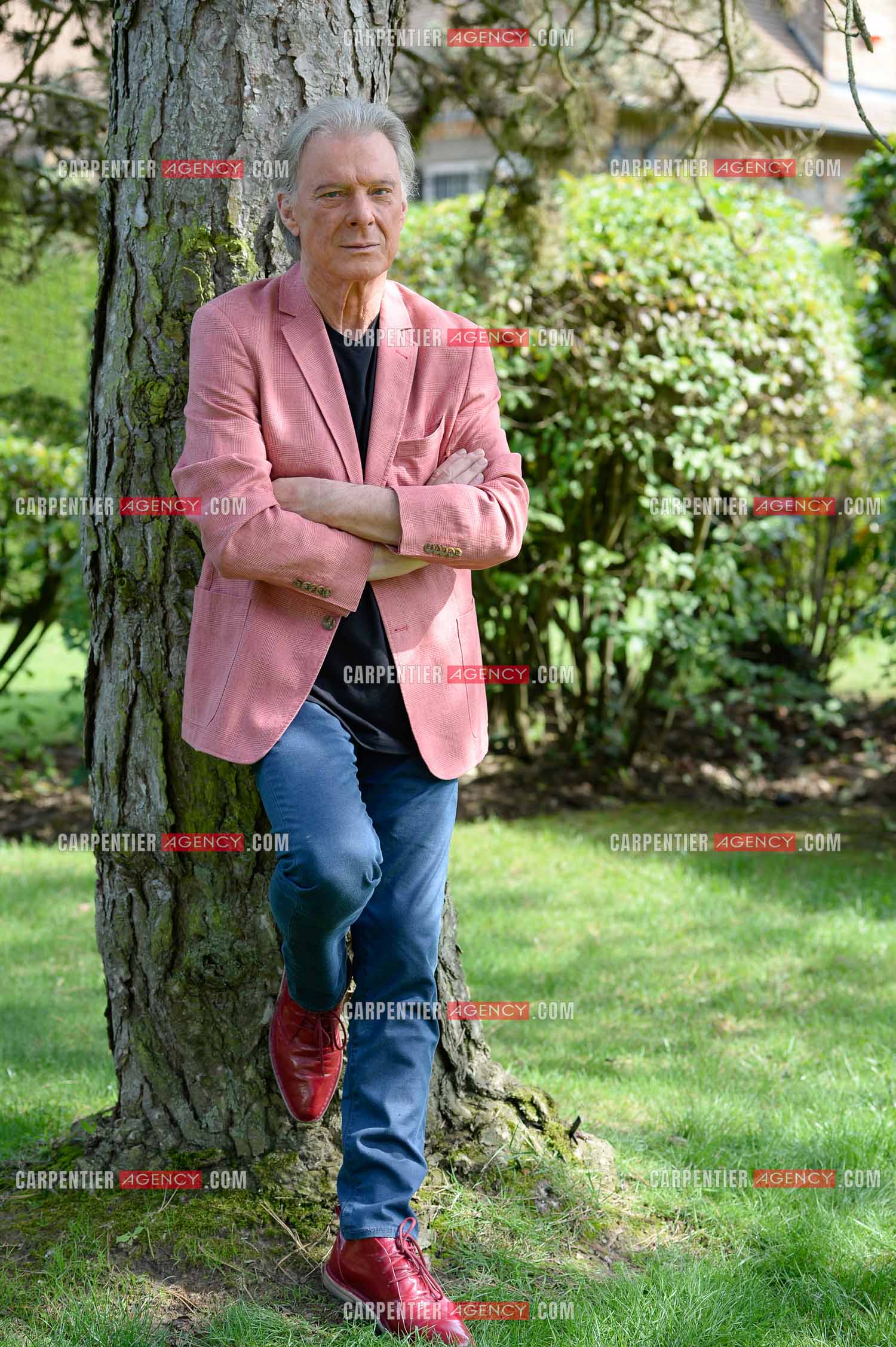 Le chanteur Herbert Léonard chez lui a Barbizon.    ( Exclusif )