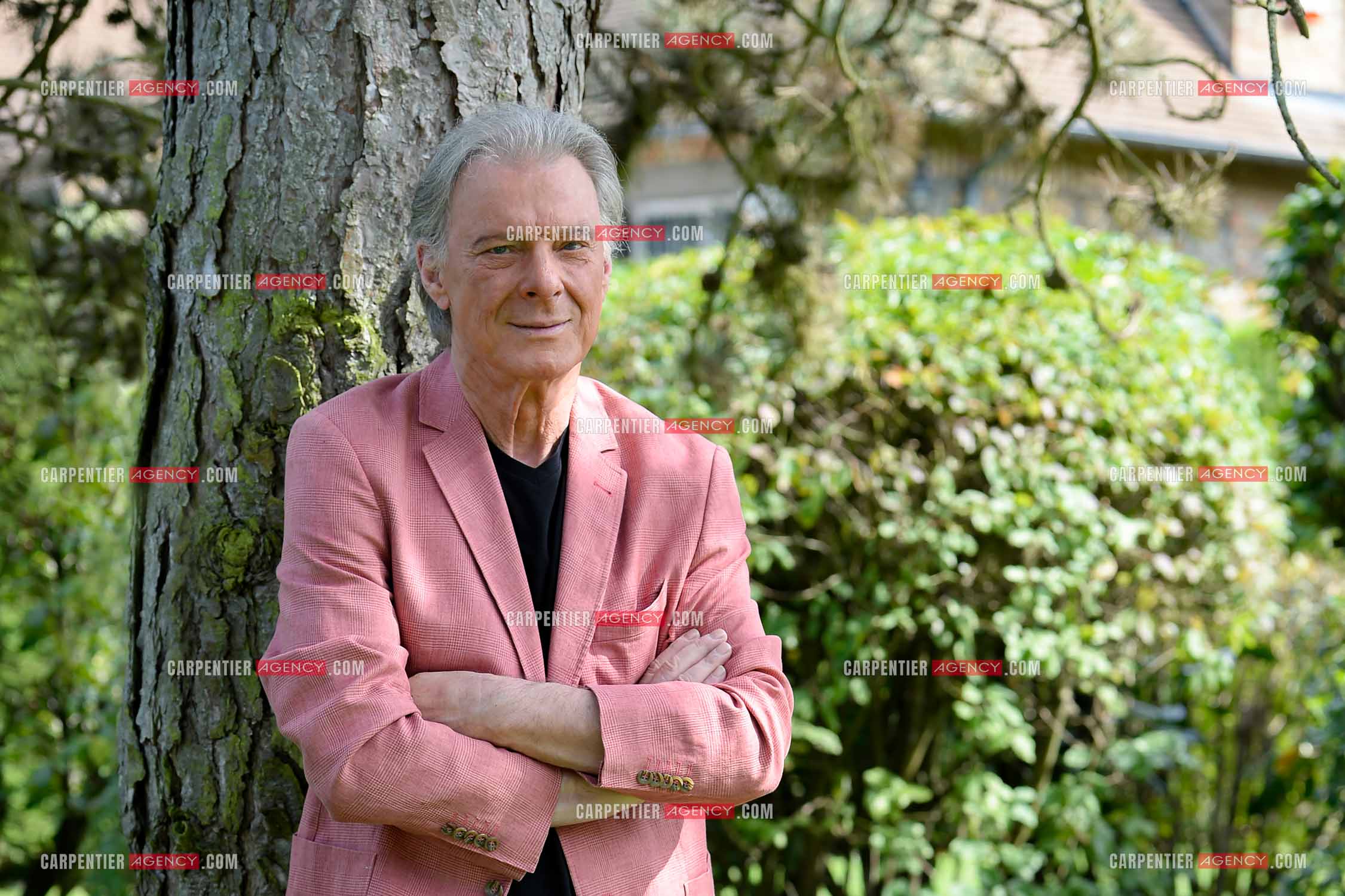 Le chanteur Herbert Léonard chez lui a Barbizon.    ( Exclusif )