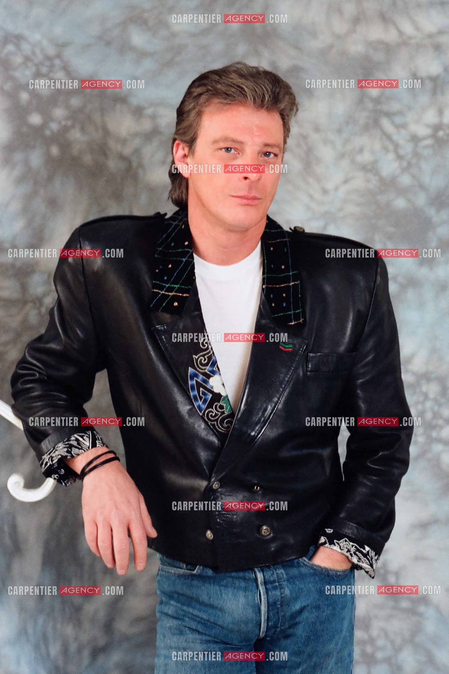 Herbert Leonard chez lui a Barbizon en 1987.    ( Exclusif )