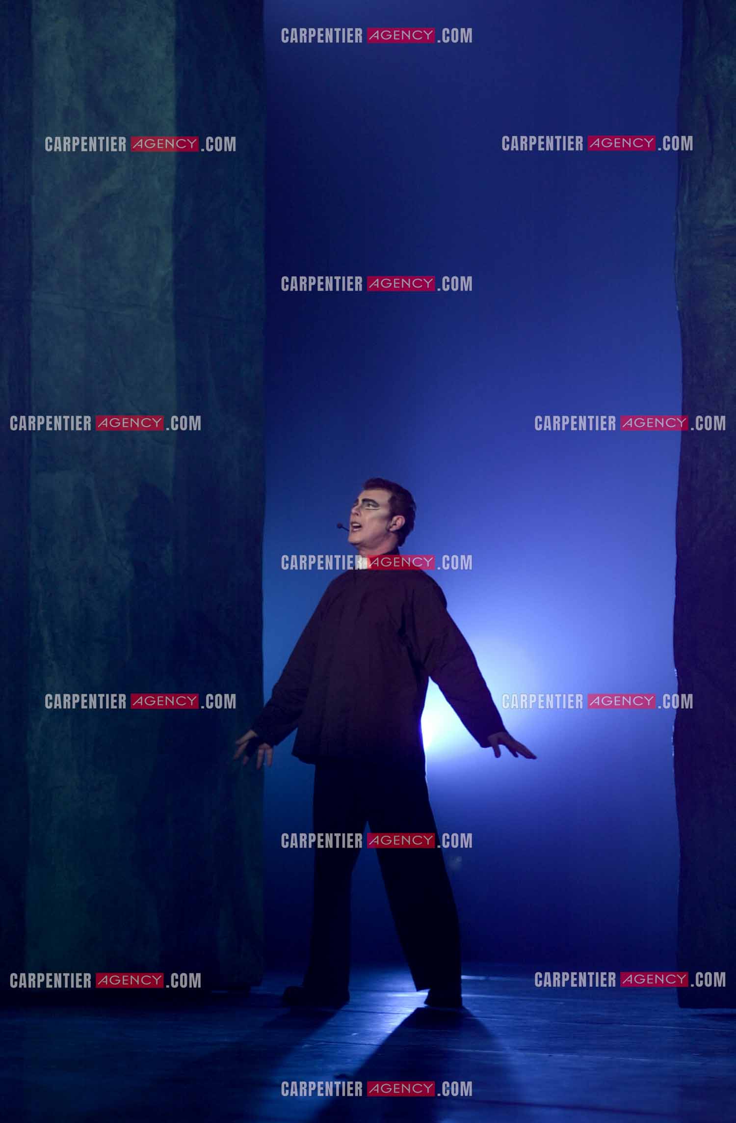 Le chanteur Herbert Léonard dans son rôle de Frollo pour la comédie musicale “ Notre Dame De Paris “.    ( Exclusif )