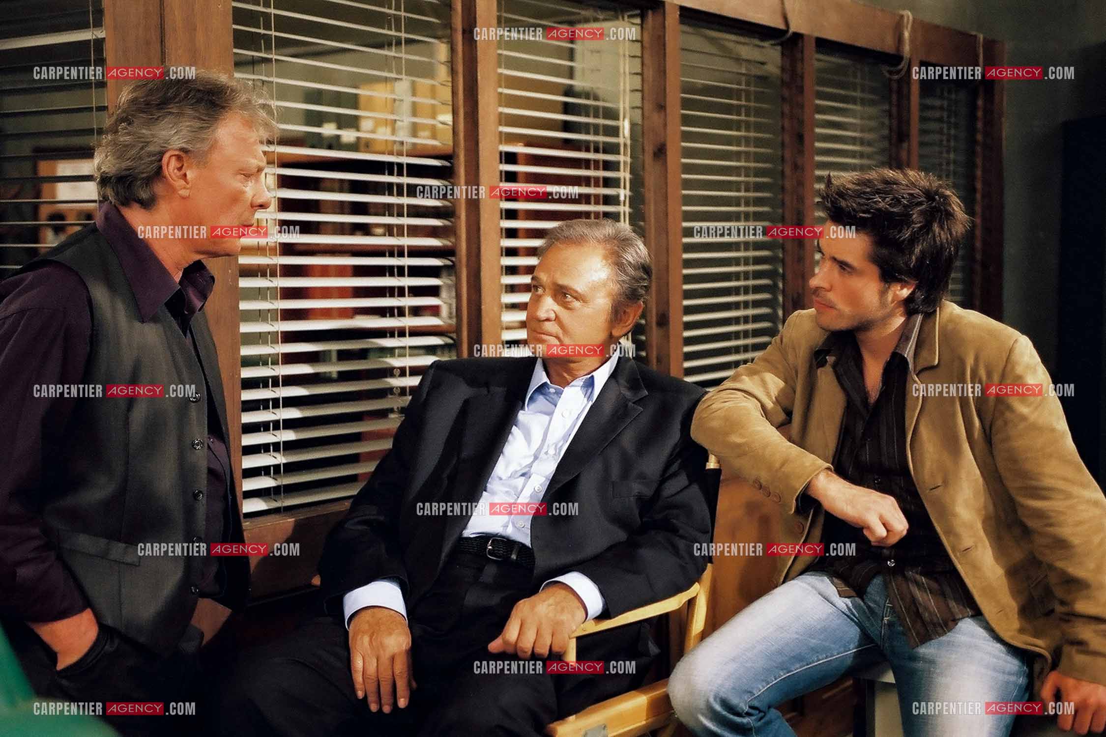 Le chanteur Herbert Léonard lors du tournage d'un épisode de la série Navarro “La mort un dimanche“ en 2006. Herbert Léonard, Roger Hanin et Anthony Dupray.    ( Exclusif )