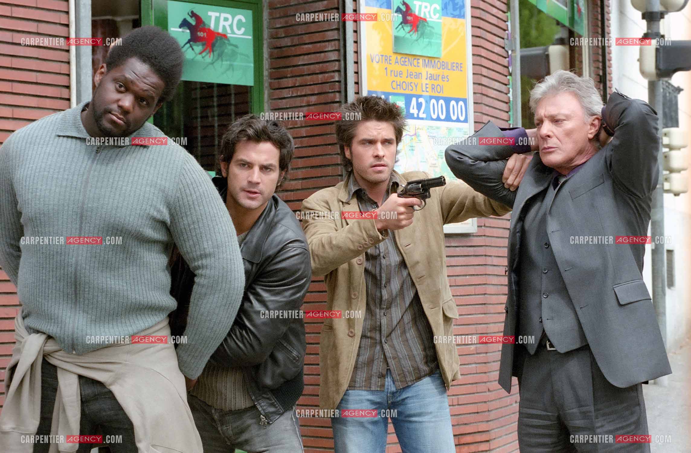 Le chanteur Herbert Léonard lors du tournage d'un épisode de la série Navarro “La mort un dimanche“ en 2006. Anthony Dupray, Herbert Léonard et Filip Nikolic.    ( Exclusif )