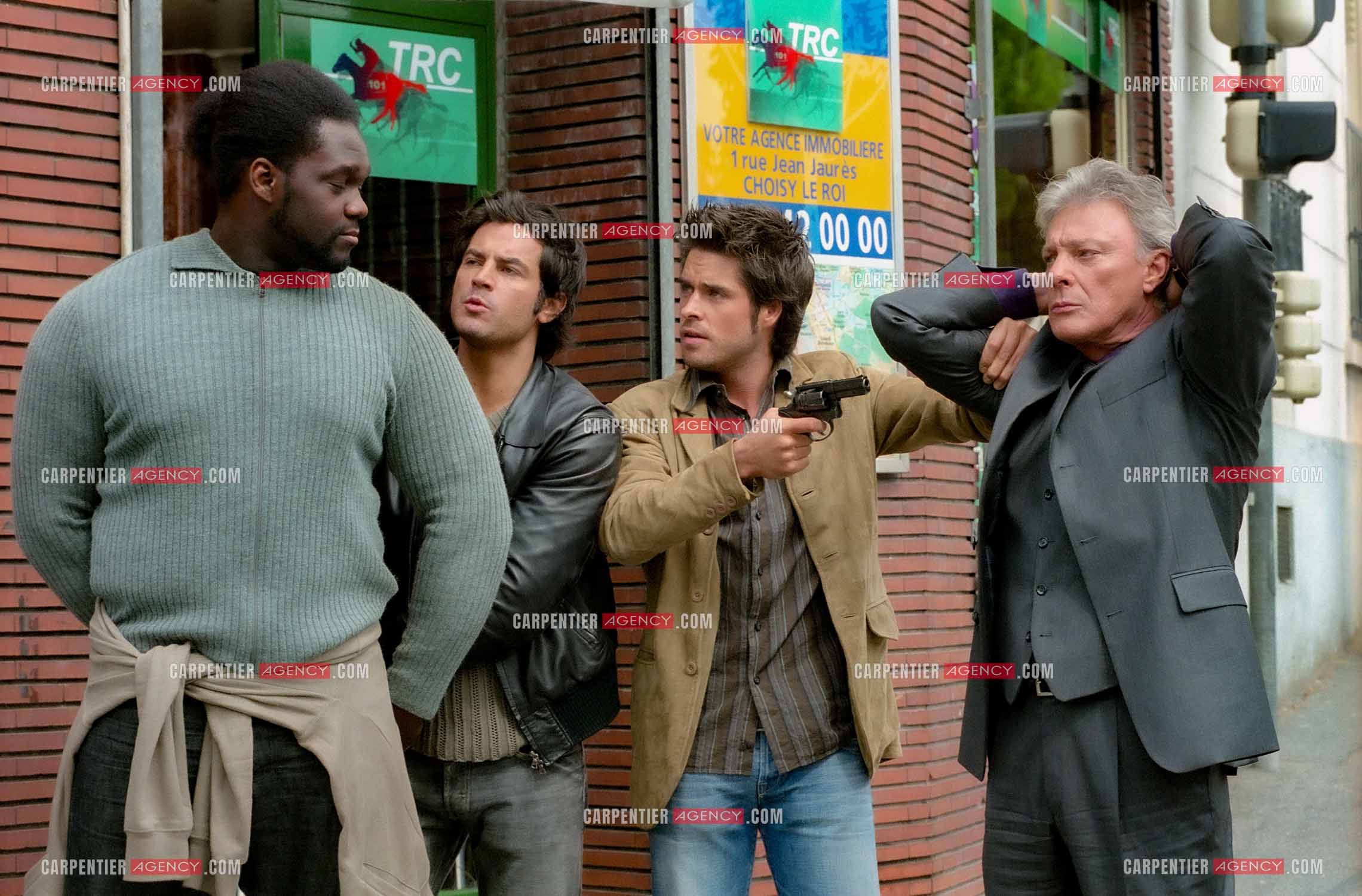 Le chanteur Herbert Léonard lors du tournage d'un épisode de la série Navarro “La mort un dimanche“ en 2006. Anthony Dupray, Herbert Léonard et Filip Nikolic.    ( Exclusif )