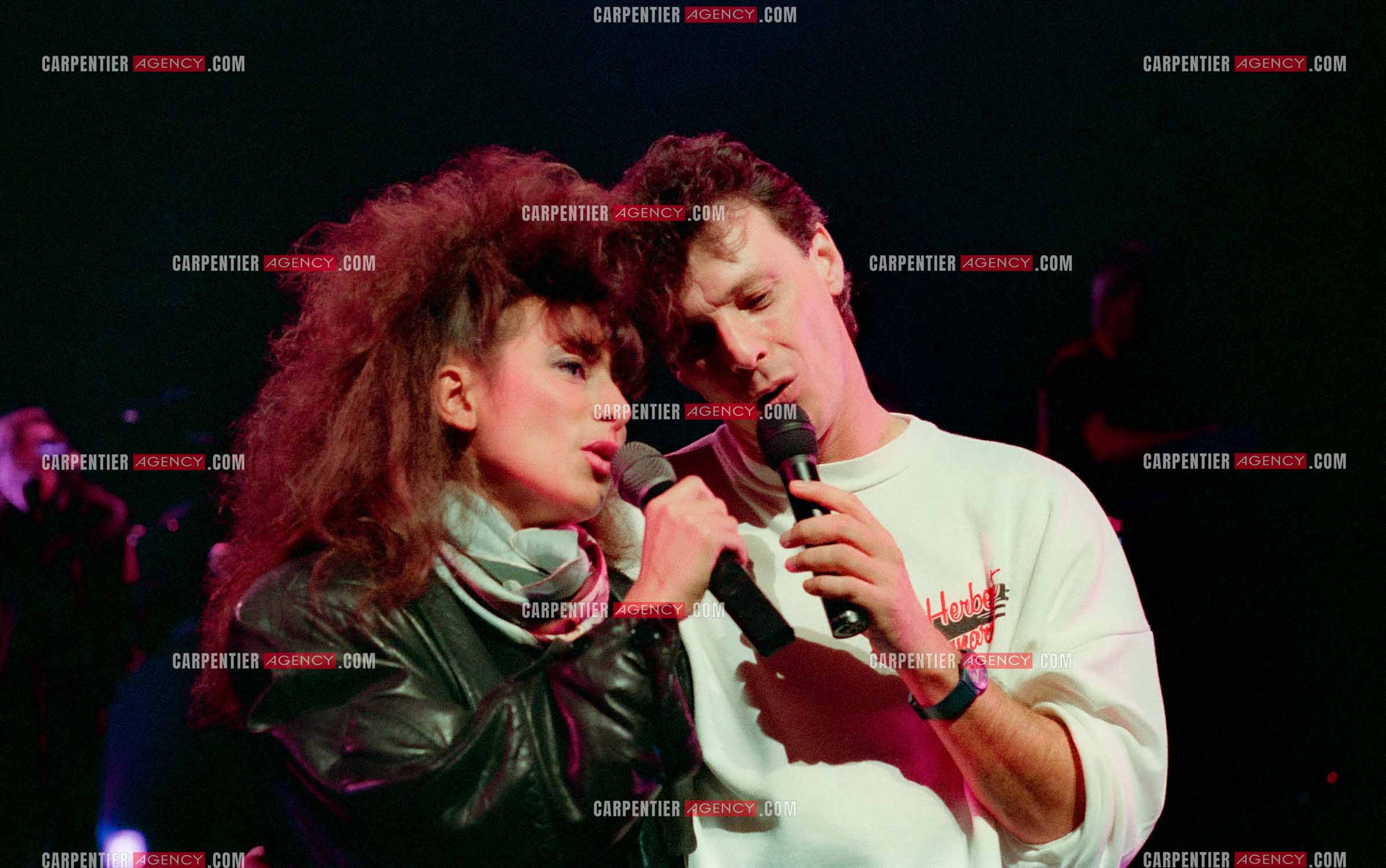 Le chanteur Herbert Léonard et la chanteuse Julie Pietri lors des répétitions à l'Olympia pour leurs duo " Amoureux fou “ en 1987.   ( Exclusif )