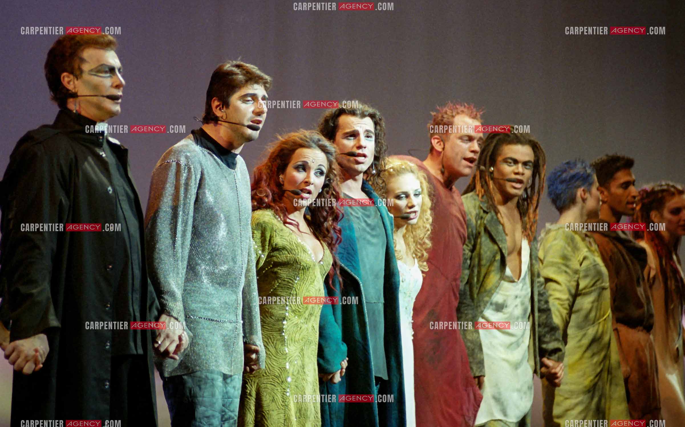 Le chanteur Herbert Léonard dans son rôle de Frollo pour la comédie musicale “ Notre Dame De Paris “. Sur la scène du Palais des Congrès avec Patrick Fiori, Hélène Ségara, Bruno Pelletier, Véroniqua Antico, Garou et Luck Mervil.   ( Exclusif )