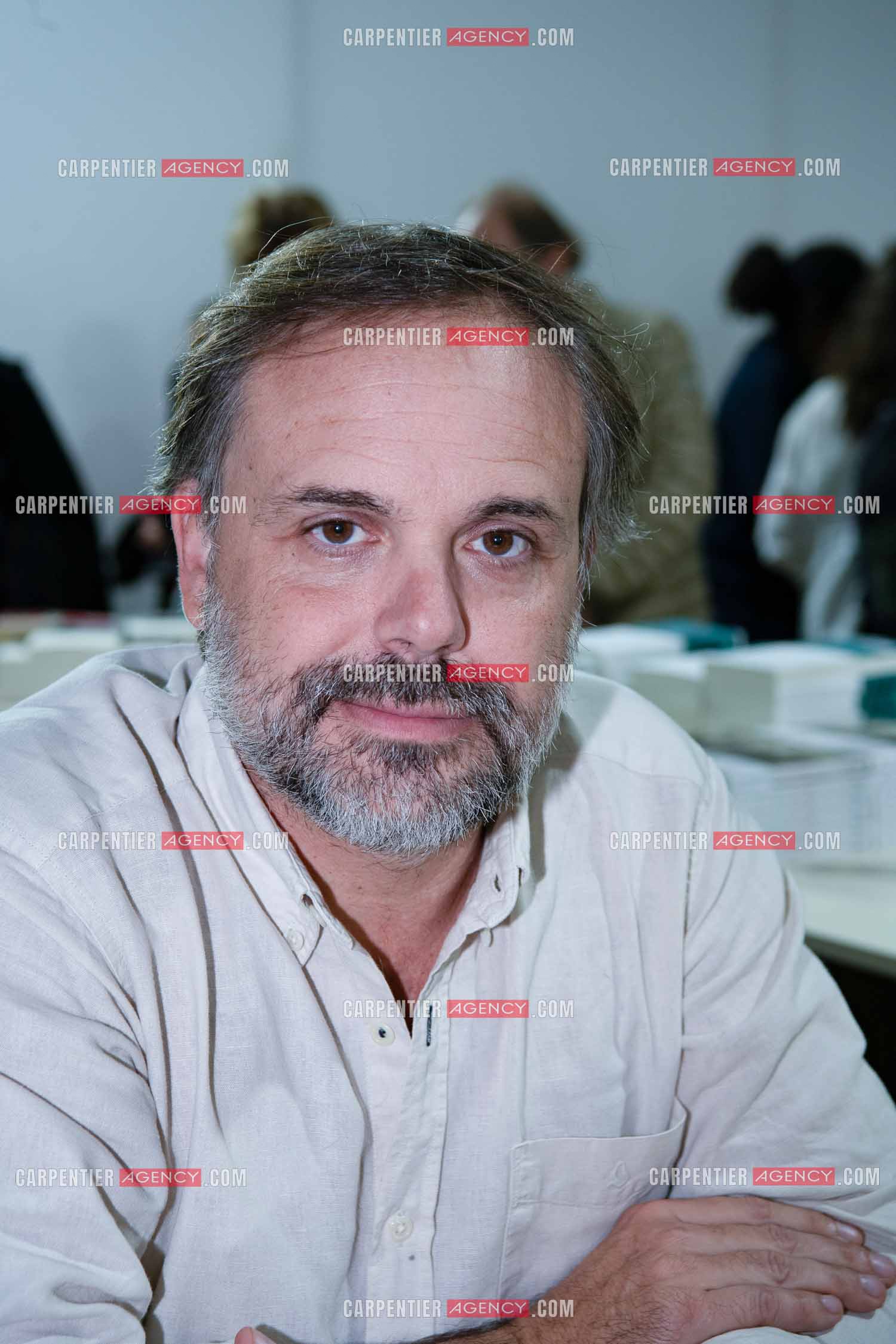 L'auteur Romain Sardou présente son roman “ JE T'AIME “ aux éditions XO.          ( Exclusif )