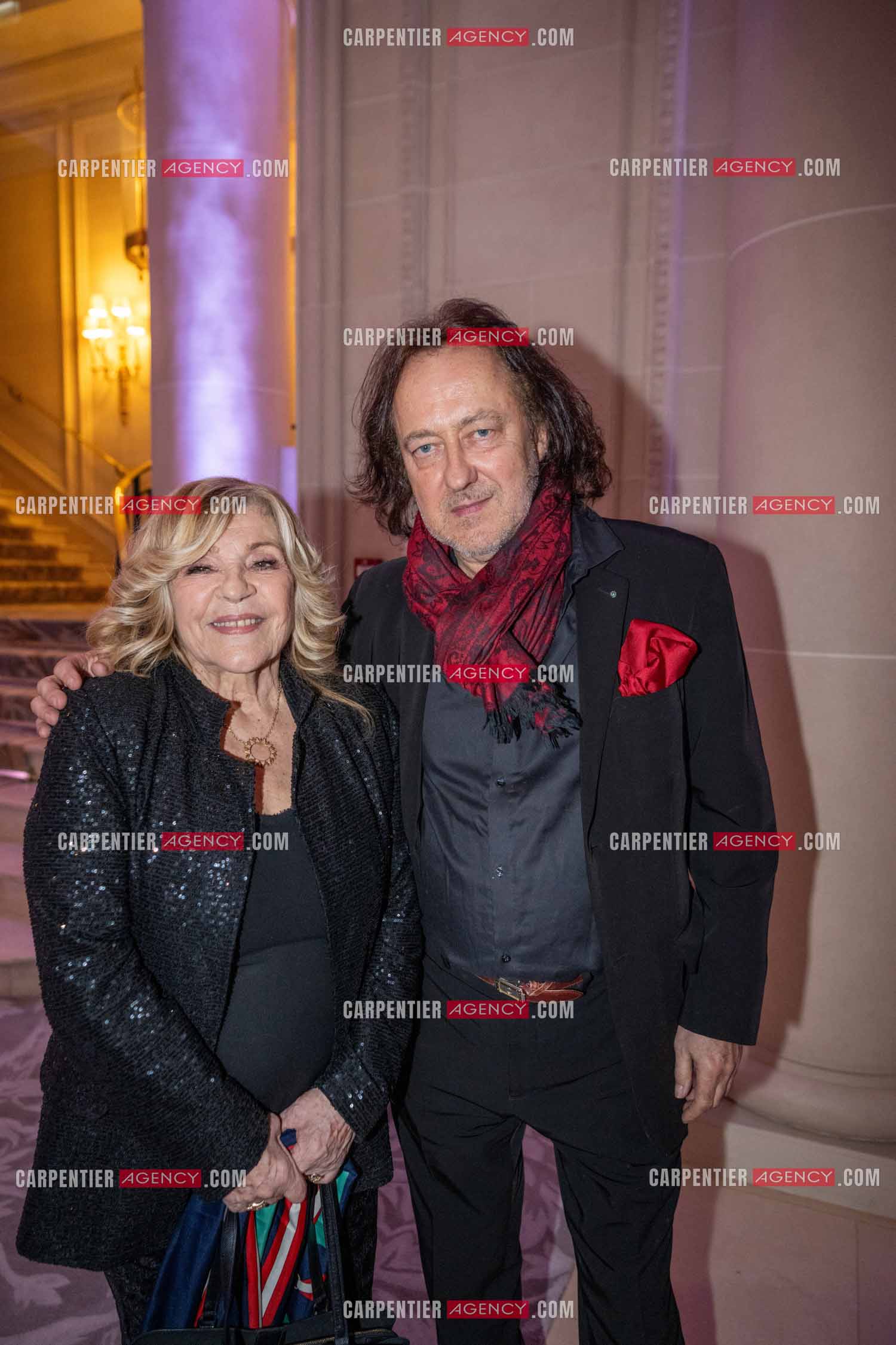 Soirée de Gala des Stéthos d'Or 2024 à l'Hôtel George V à Paris le 18 Mars 2024. La chanteuse Nicoletta et son mari Jean-Christophe Molinier.