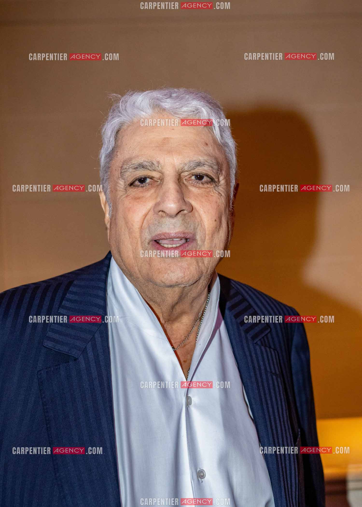 Soirée de Gala des Stéthos d'Or 2024 à l'Hôtel George V à Paris le 18 Mars 2024. Le chanteur Enrico Macias.