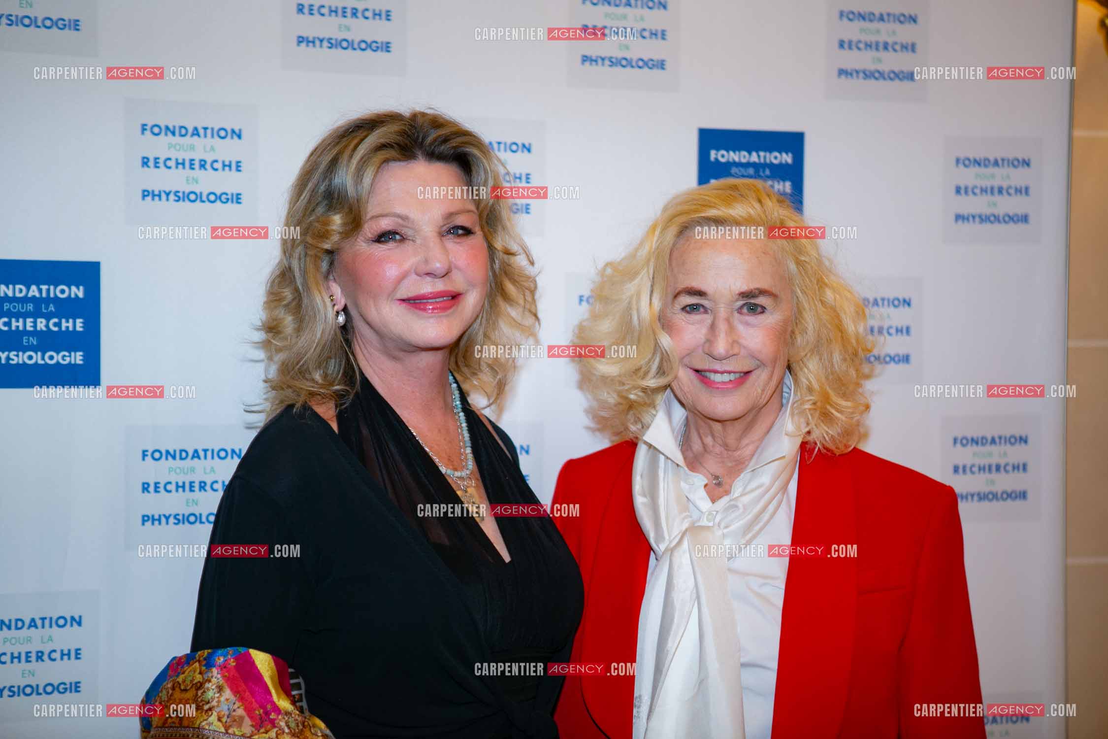 Soirée de Gala des Stéthos d'Or 2025 à l'Hôtel George V à Paris le 24 Mars 2025. La chanteuse Jeane Manson et l'actrice Brigitte Fossey.
