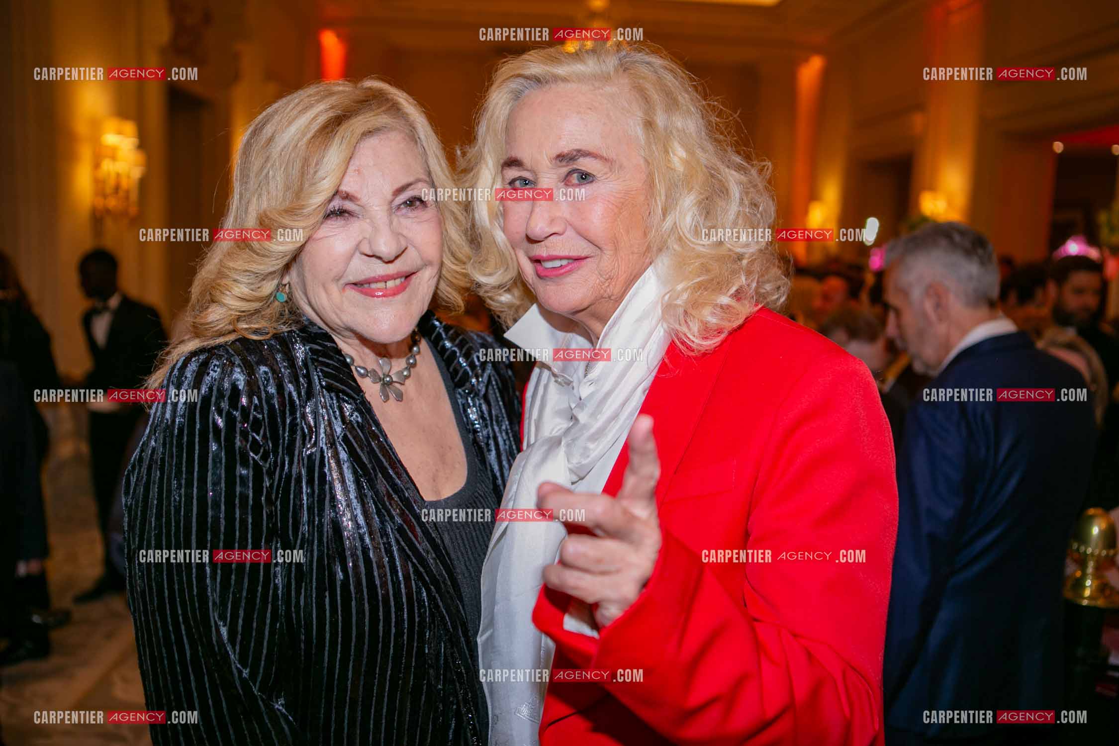 Soirée de Gala des Stéthos d'Or 2025 à l'Hôtel George V à Paris le 24 Mars 2025. La chanteuse Nicoletta et l'actrice Brigitte Fossey.
