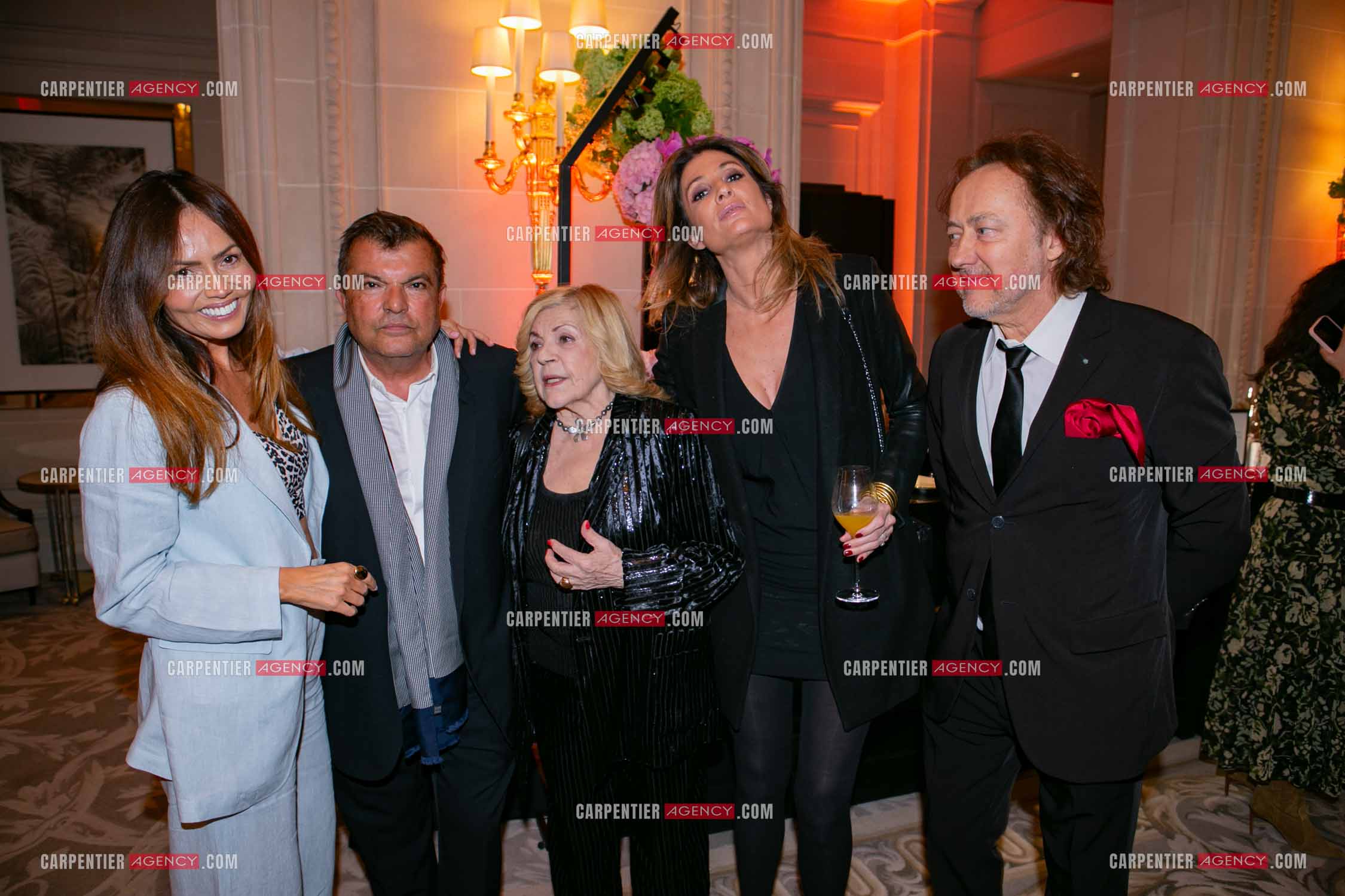Soirée de Gala des Stéthos d'Or 2025 à l'Hôtel George V à Paris le 24 Mars 2025. Le PDG de C8 Franck Appietto entouré de Karine Arsene, Caroline Ithurbide, la chanteuse Nicoletta et son mari Jean-Cristophe Molinier.