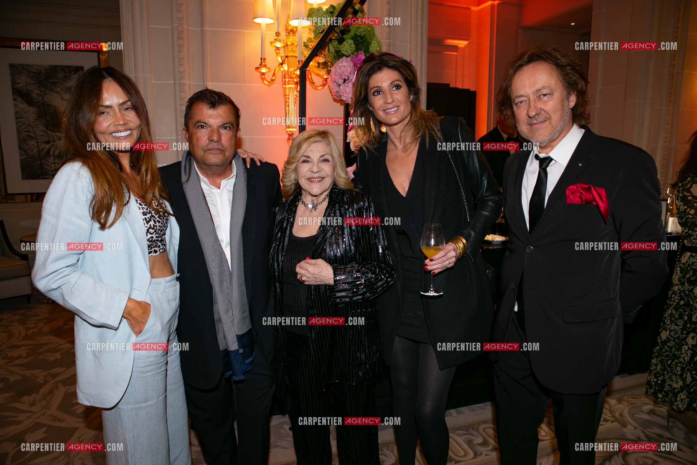Soirée de Gala des Stéthos d'Or 2025 à l'Hôtel George V à Paris le 24 Mars 2025. Le PDG de C8 Franck Appietto entouré de Karine Arsene, Caroline Ithurbide, la chanteuse Nicoletta et son mari Jean-Cristophe Molinier.