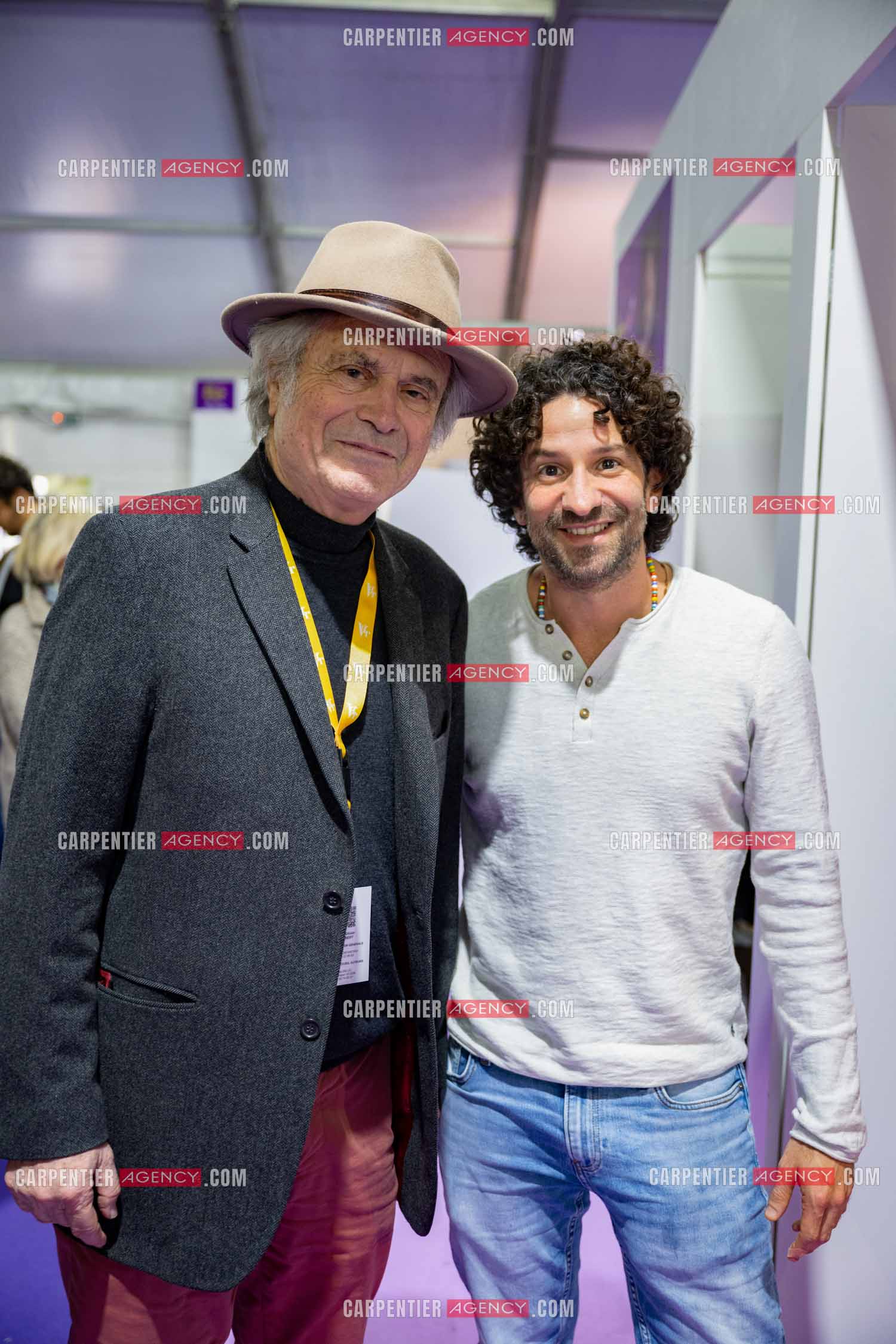 Salon du livre 2024 place des Armes à Toulon. Le journaliste français Franz-Olivier Giesbert et l'auteur Miguel Bonnefoy PRIX FEMINA grand prix du roman de l'Académie Française 2024.  ( Exclusif )