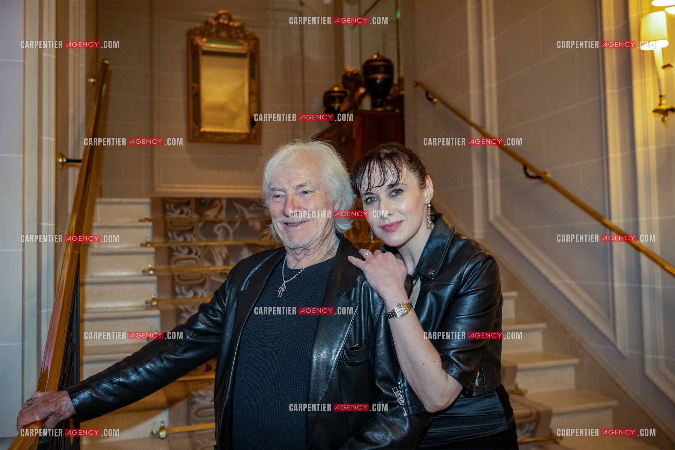 Soirée de Gala des Stéthos d'Or 2024 à l'Hôtel George V à Paris le 18 Mars 2024. Le chanteur Hugues Aufray et sa femme Muriel.