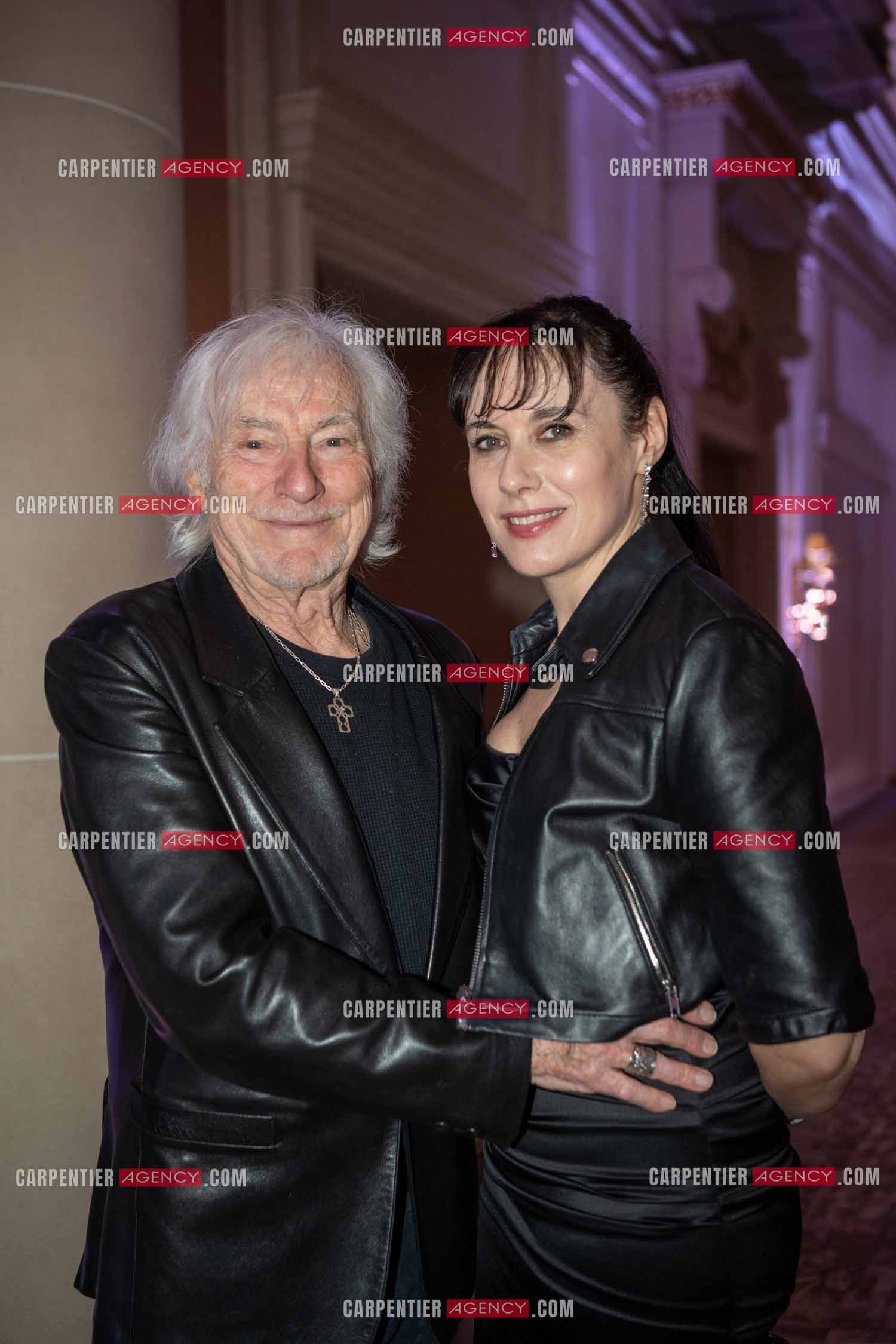 Soirée de Gala des Stéthos d'Or 2024 à l'Hôtel George V à Paris le 18 Mars 2024. Le chanteur Hugues Aufray et sa femme Muriel.