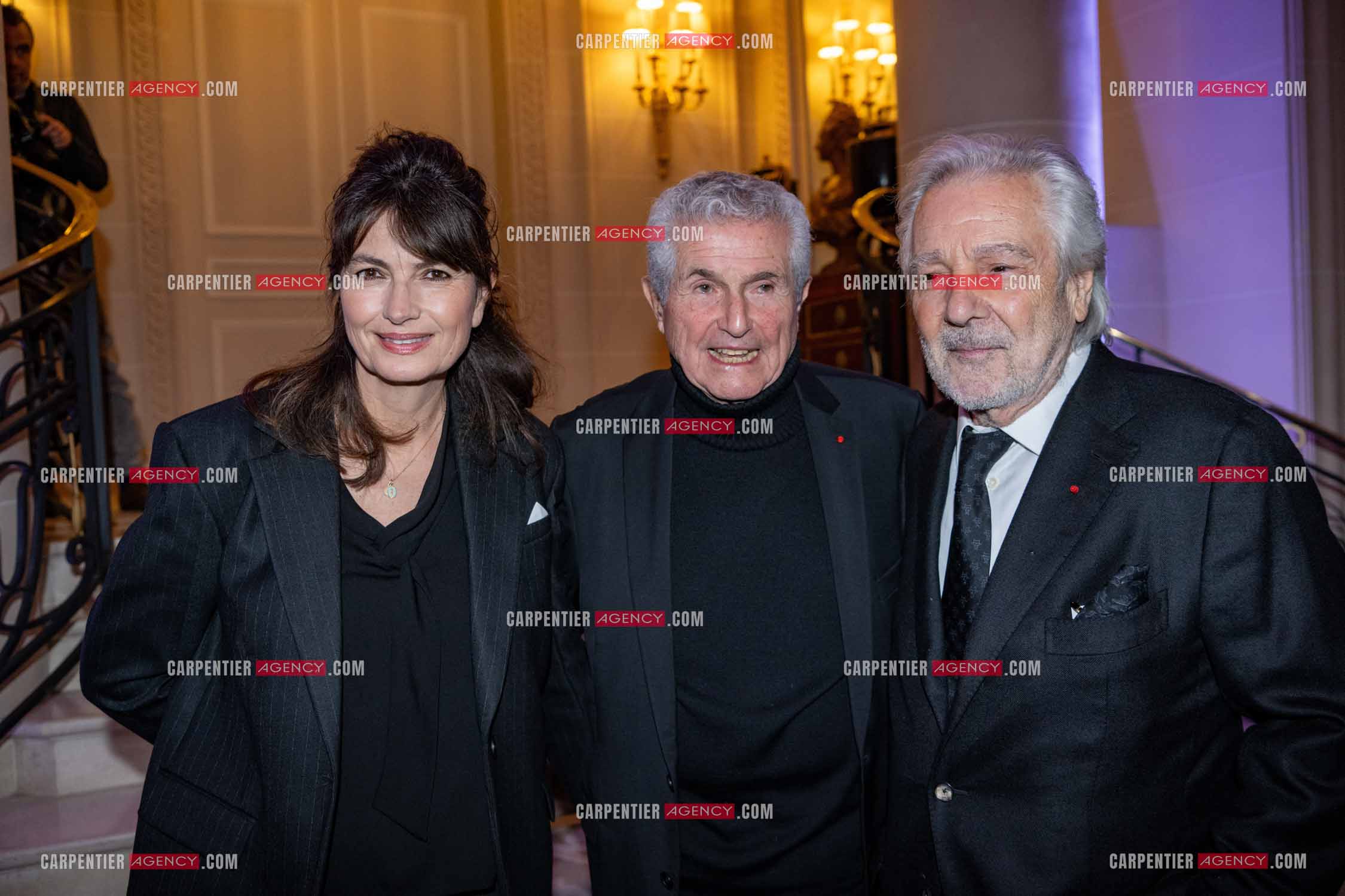Soirée de Gala des Stéthos d'Or 2024 à l'Hôtel George V à Paris le 18 Mars 2024. Le réalisateur Claude Lelouch et sa femme Valérie Perrin avec l'acteur Pierre Arditi.