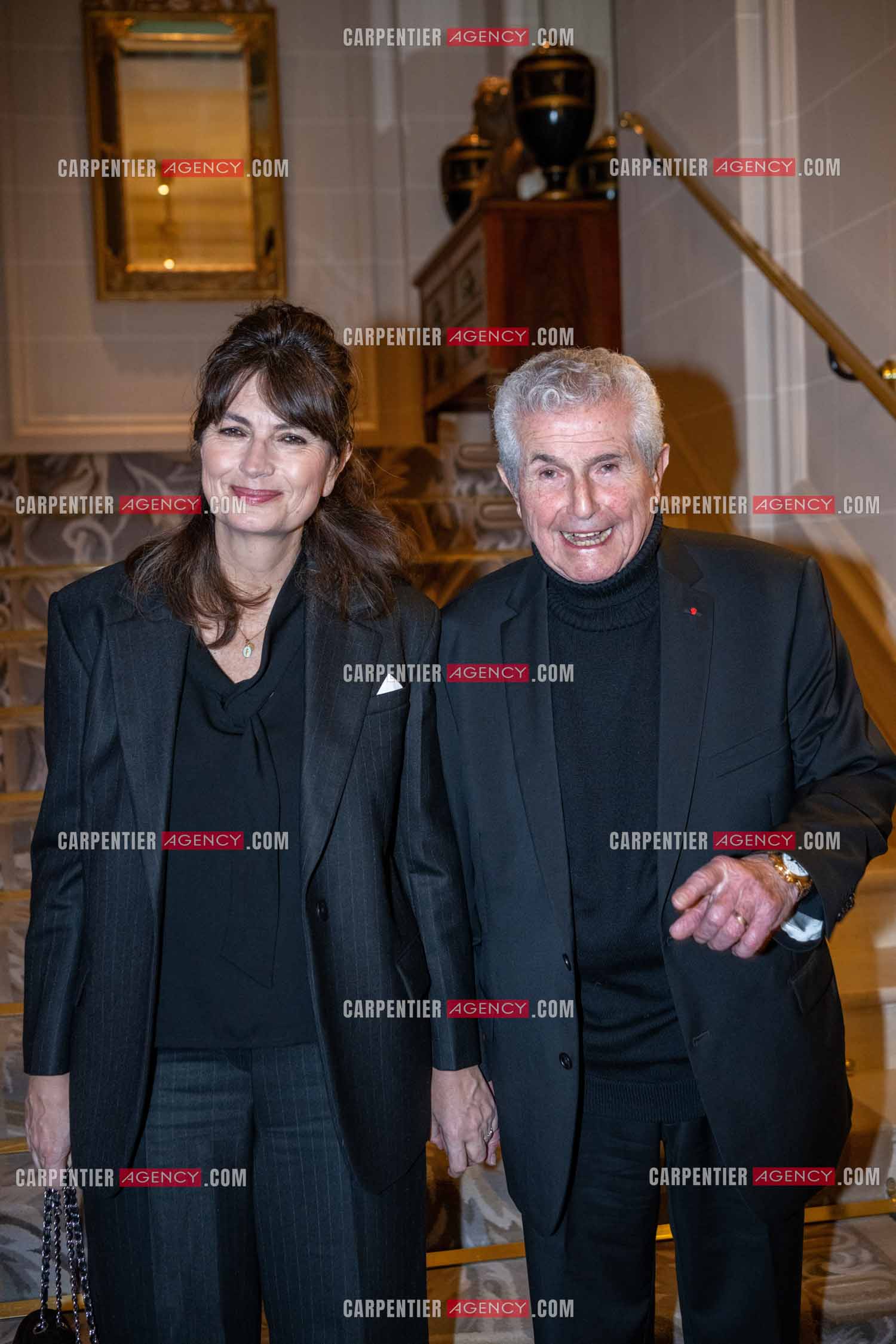 Soirée de Gala des Stéthos d'Or 2024 à l'Hôtel George V à Paris le 18 Mars 2024. Le réalisateur Claude Lelouch et sa femme Valérie Perrin.