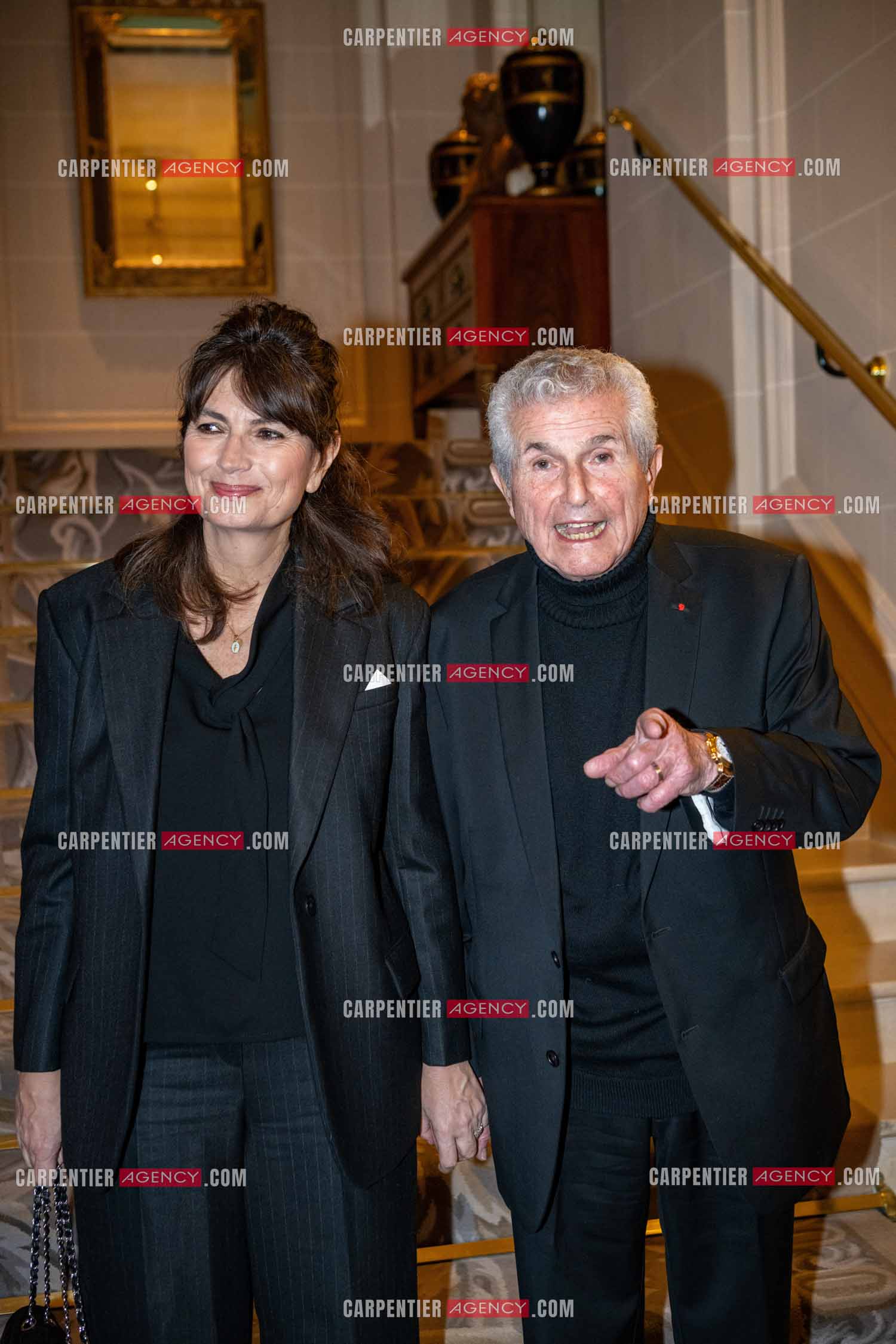 Soirée de Gala des Stéthos d'Or 2024 à l'Hôtel George V à Paris le 18 Mars 2024. Le réalisateur Claude Lelouch et sa femme Valérie Perrin.