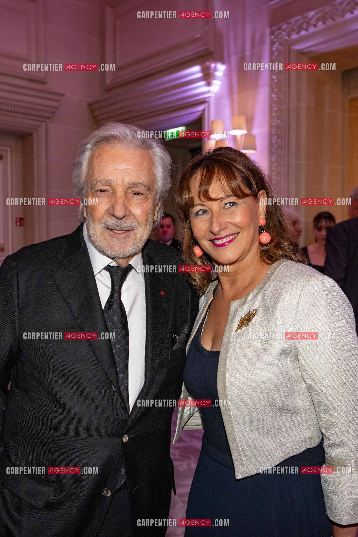Soirée de Gala des Stéthos d'Or 2024 à l'Hôtel George V à Paris le 18 Mars 2024. L'acteur Pierre Arditi et femme politique française Ségolène Royal.
