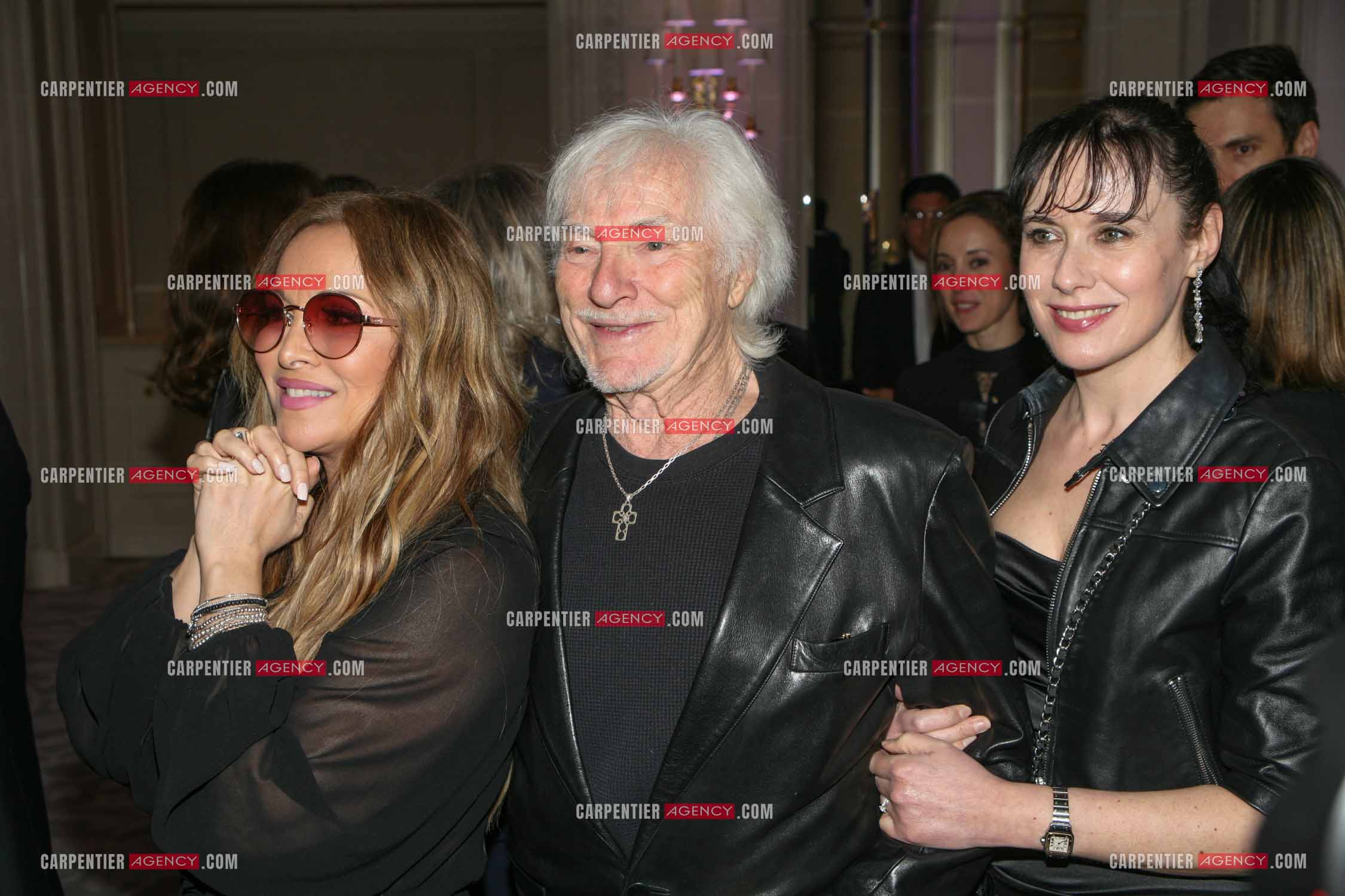 Soirée de Gala des Stéthos d'Or 2024 à l'Hôtel George V à Paris le 18 Mars 2024. La chanteuse Hélène Ségara, le chanteur Hugues Aufray et sa femme Muriel.