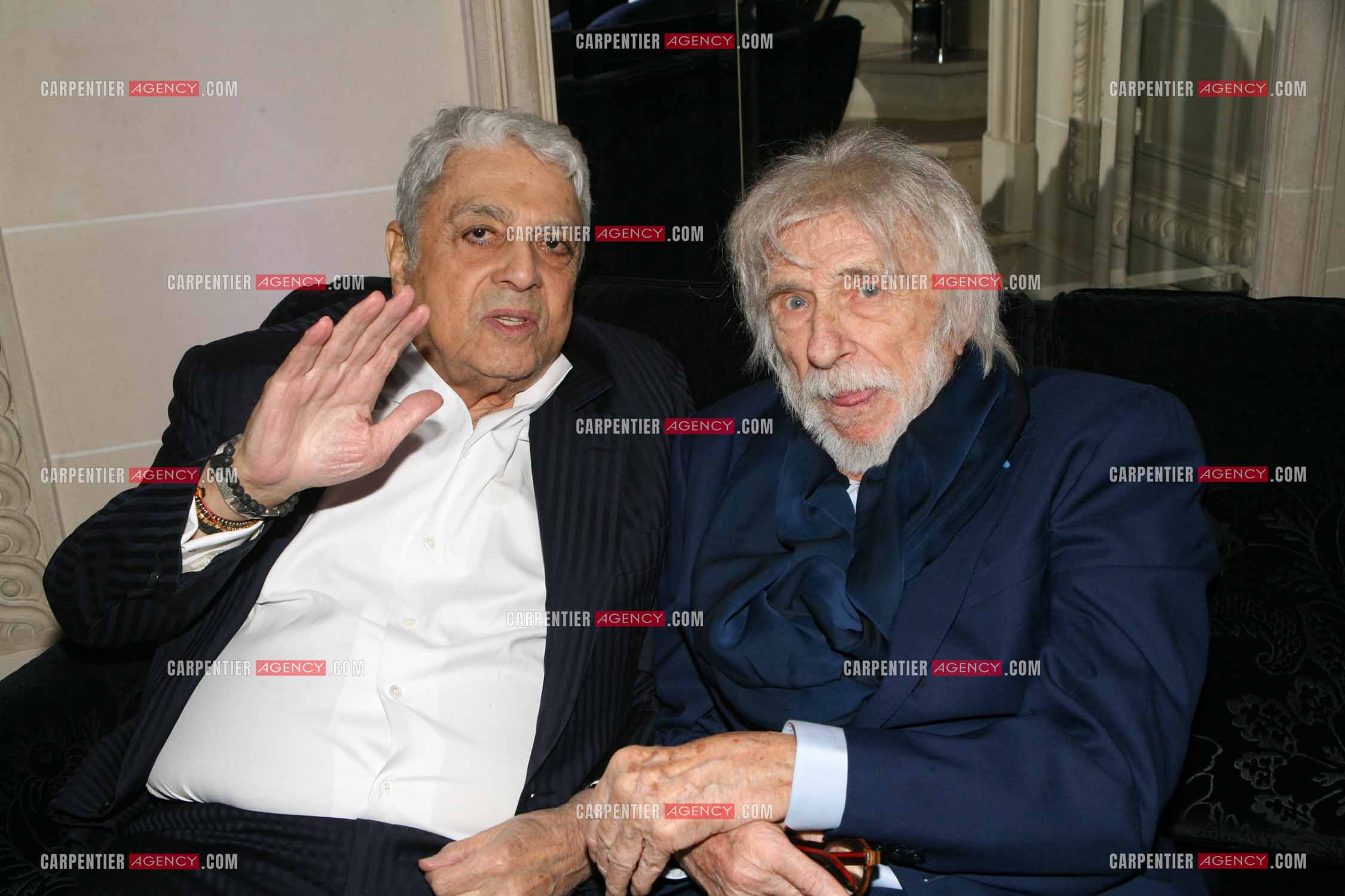 Soirée de Gala des Stéthos d'Or 2024 à l'Hôtel George V à Paris le 18 Mars 2024. Le chanteur Enrico Macias et  l'acteur Pierre Richard.