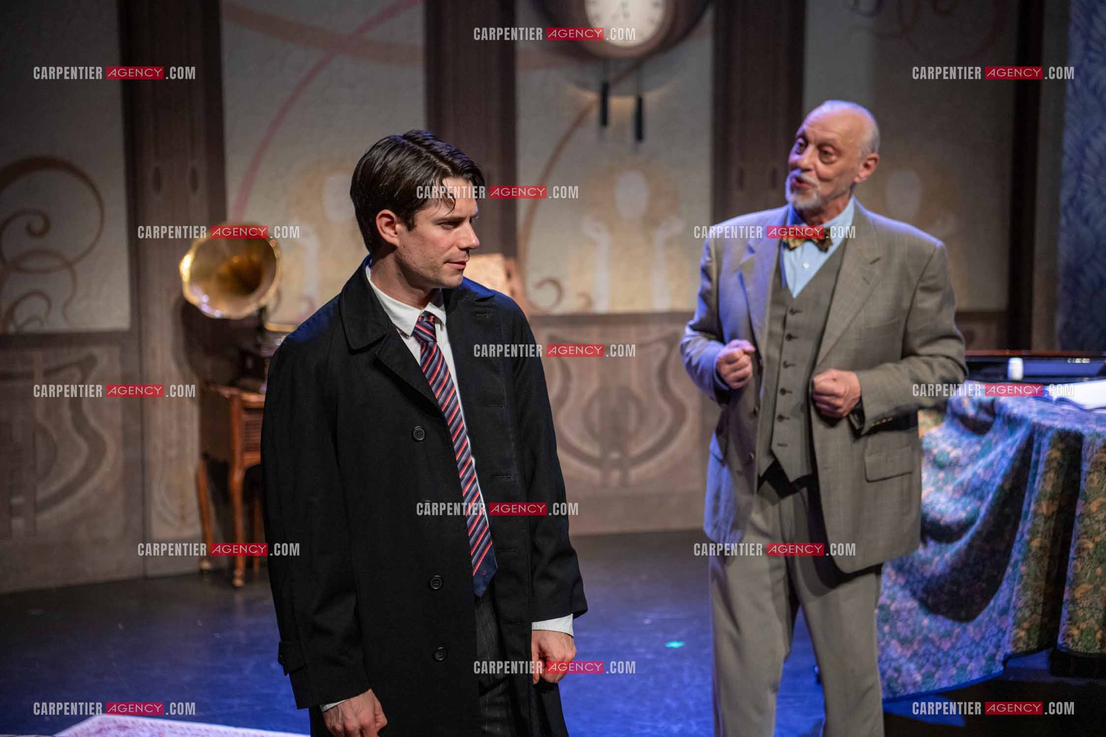 Filage de la pièce “ VIEILLES CHANSONS MALÉFIQUES “ au théâtre Le Chien Qui Fume à Avignon. La pièce est Interprétée par Tom Novembre et Nicolas Verdier. ( Exclusif )