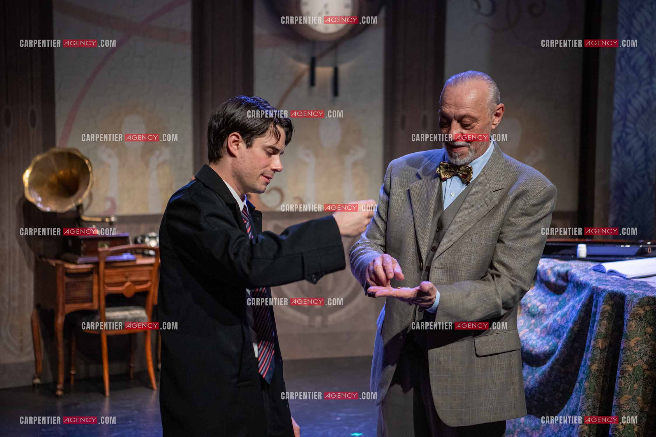 Filage de la pièce “ VIEILLES CHANSONS MALÉFIQUES “ au théâtre Le Chien Qui Fume à Avignon. La pièce est Interprétée par Tom Novembre et Nicolas Verdier. ( Exclusif )