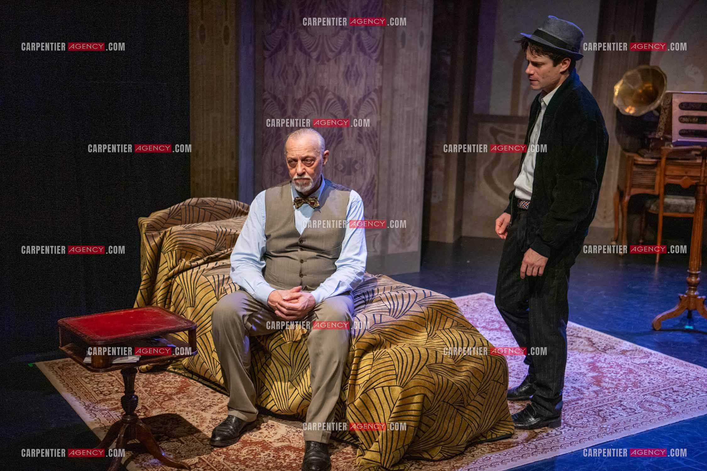 Filage de la pièce “ VIEILLES CHANSONS MALÉFIQUES “ au théâtre Le Chien Qui Fume à Avignon. La pièce est Interprétée par Tom Novembre et Nicolas Verdier. ( Exclusif )