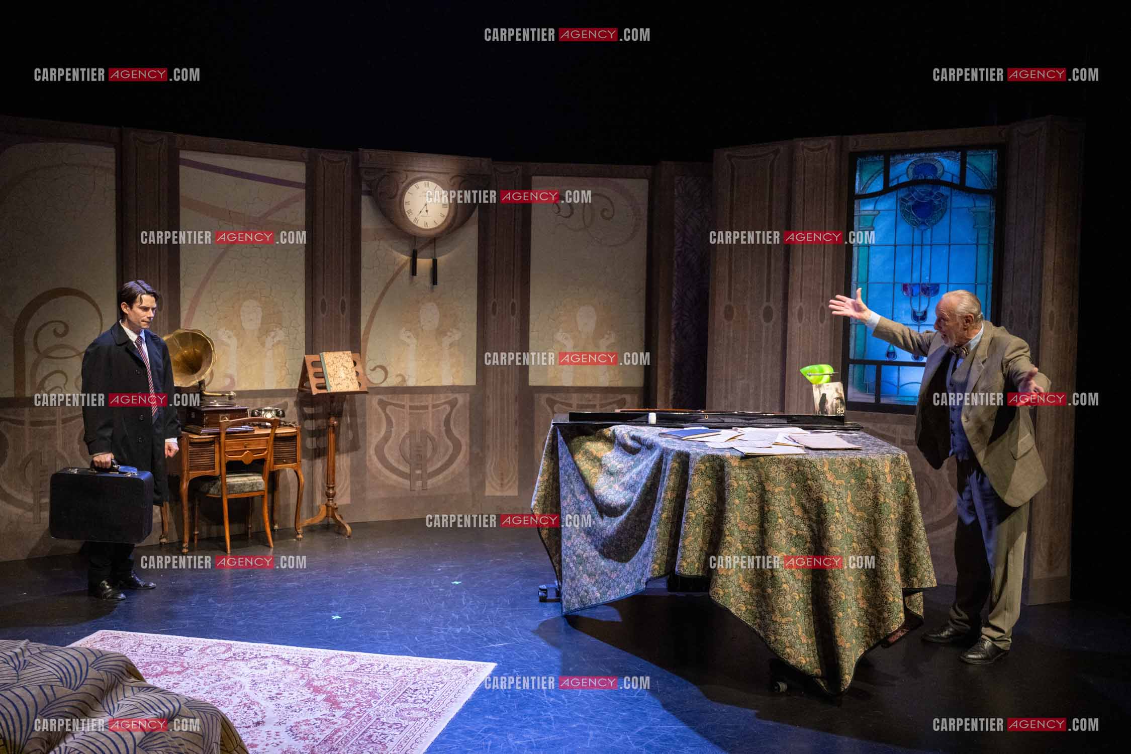 Filage de la pièce “ VIEILLES CHANSONS MALÉFIQUES “ au théâtre Le Chien Qui Fume à Avignon. La pièce est Interprétée par Tom Novembre et Nicolas Verdier. ( Exclusif )