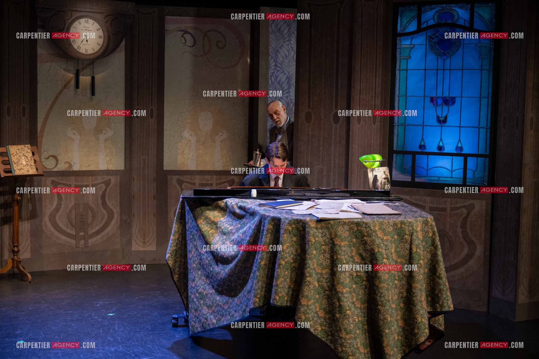 Filage de la pièce “ VIEILLES CHANSONS MALÉFIQUES “ au théâtre Le Chien Qui Fume à Avignon. La pièce est Interprétée par Tom Novembre et Nicolas Verdier. ( Exclusif )